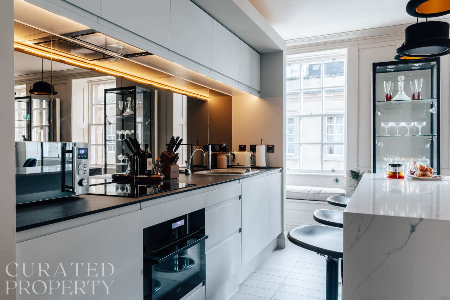 View Modern & Stylish 2 Bedroom Loft Apartment in The Bath Masonic Hall, 17 Old Orchard Street BA1 1JU Modern & Stylish 2 Bedroom Loft Apartment in The Bath Masonic Hall, 17 Old Orchard Street BA1 1JU - Property image 6 - VivreStays