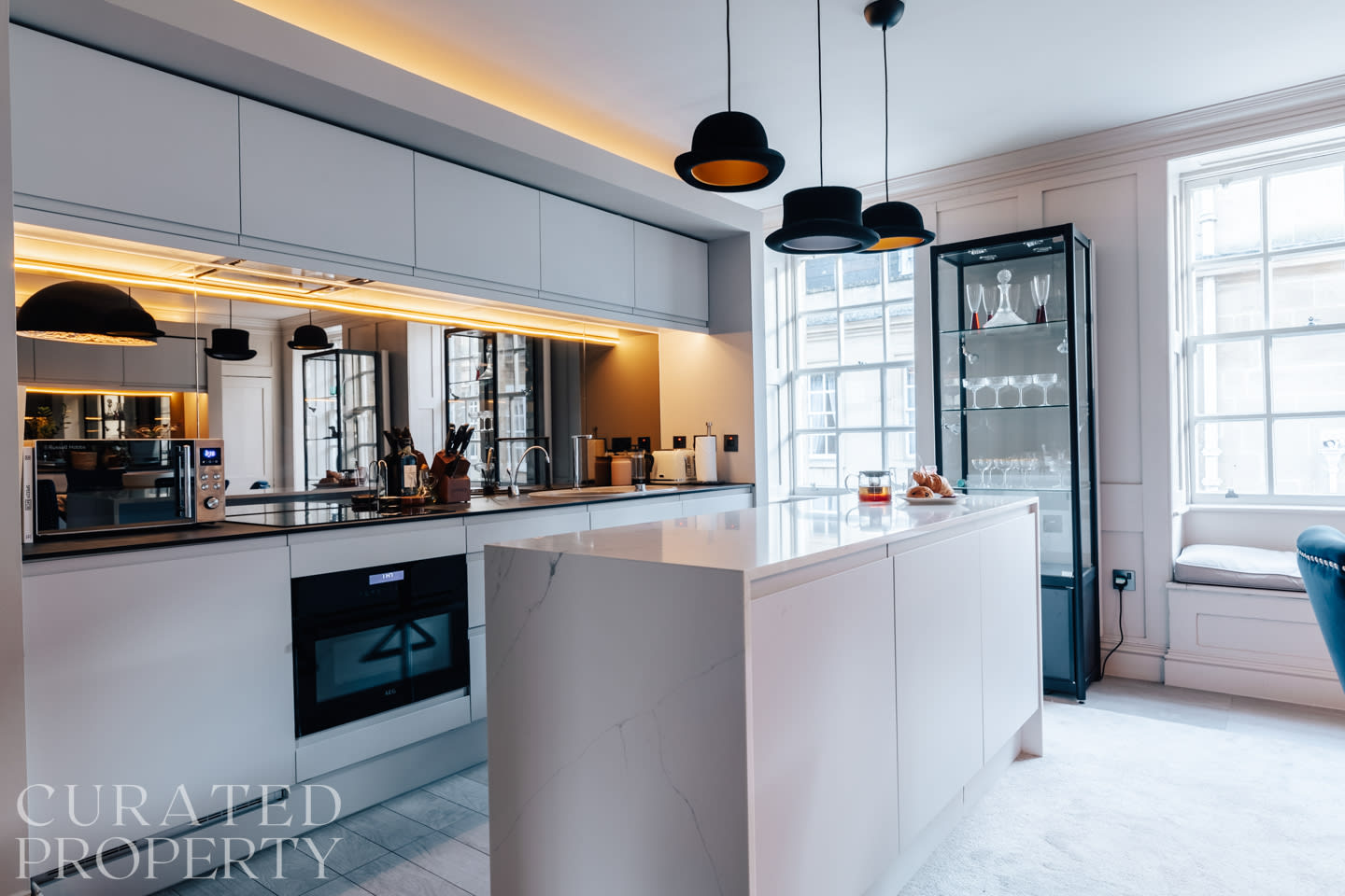 View Modern & Stylish 2 Bedroom Loft Apartment in The Bath Masonic Hall, 17 Old Orchard Street BA1 1JU Modern & Stylish 2 Bedroom Loft Apartment in The Bath Masonic Hall, 17 Old Orchard Street BA1 1JU - Property image 7 - VivreStays