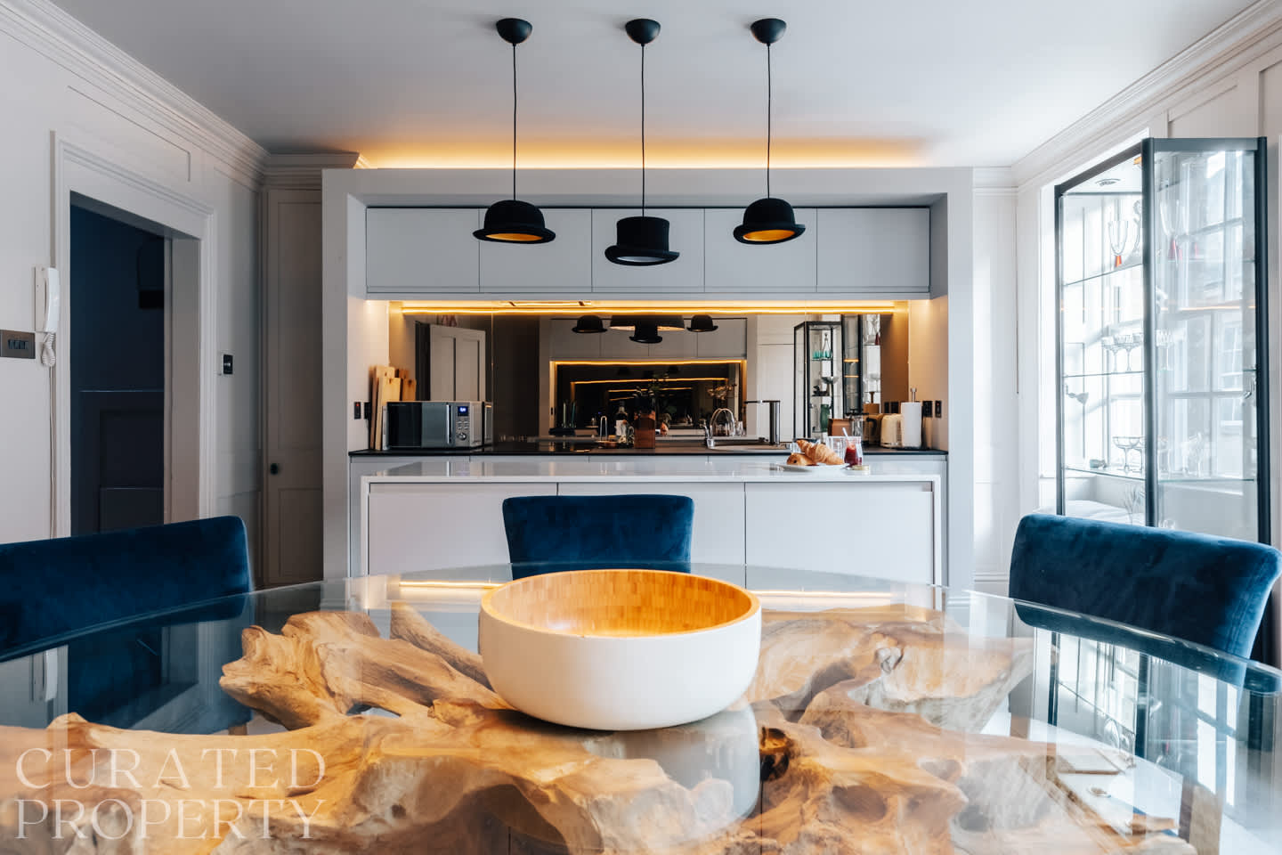 View Modern & Stylish 2 Bedroom Loft Apartment in The Bath Masonic Hall, 17 Old Orchard Street BA1 1JU Modern & Stylish 2 Bedroom Loft Apartment in The Bath Masonic Hall, 17 Old Orchard Street BA1 1JU - Property image 11 - VivreStays