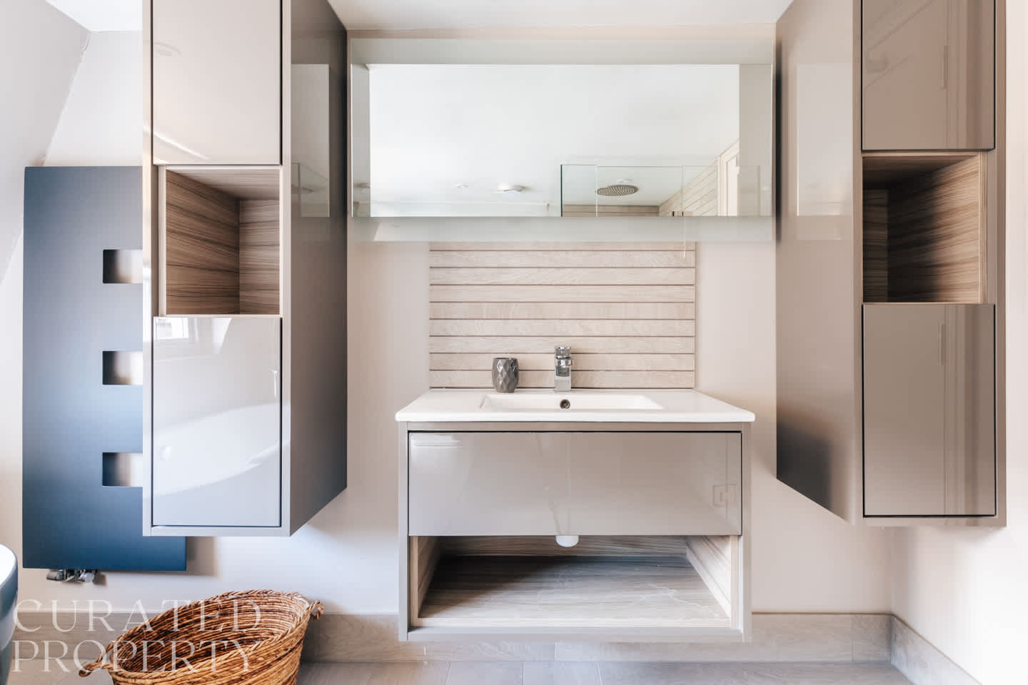 View Modern & Stylish 2 Bedroom Loft Apartment in The Bath Masonic Hall, 17 Old Orchard Street BA1 1JU Modern & Stylish 2 Bedroom Loft Apartment in The Bath Masonic Hall, 17 Old Orchard Street BA1 1JU - Property image 25 - VivreStays
