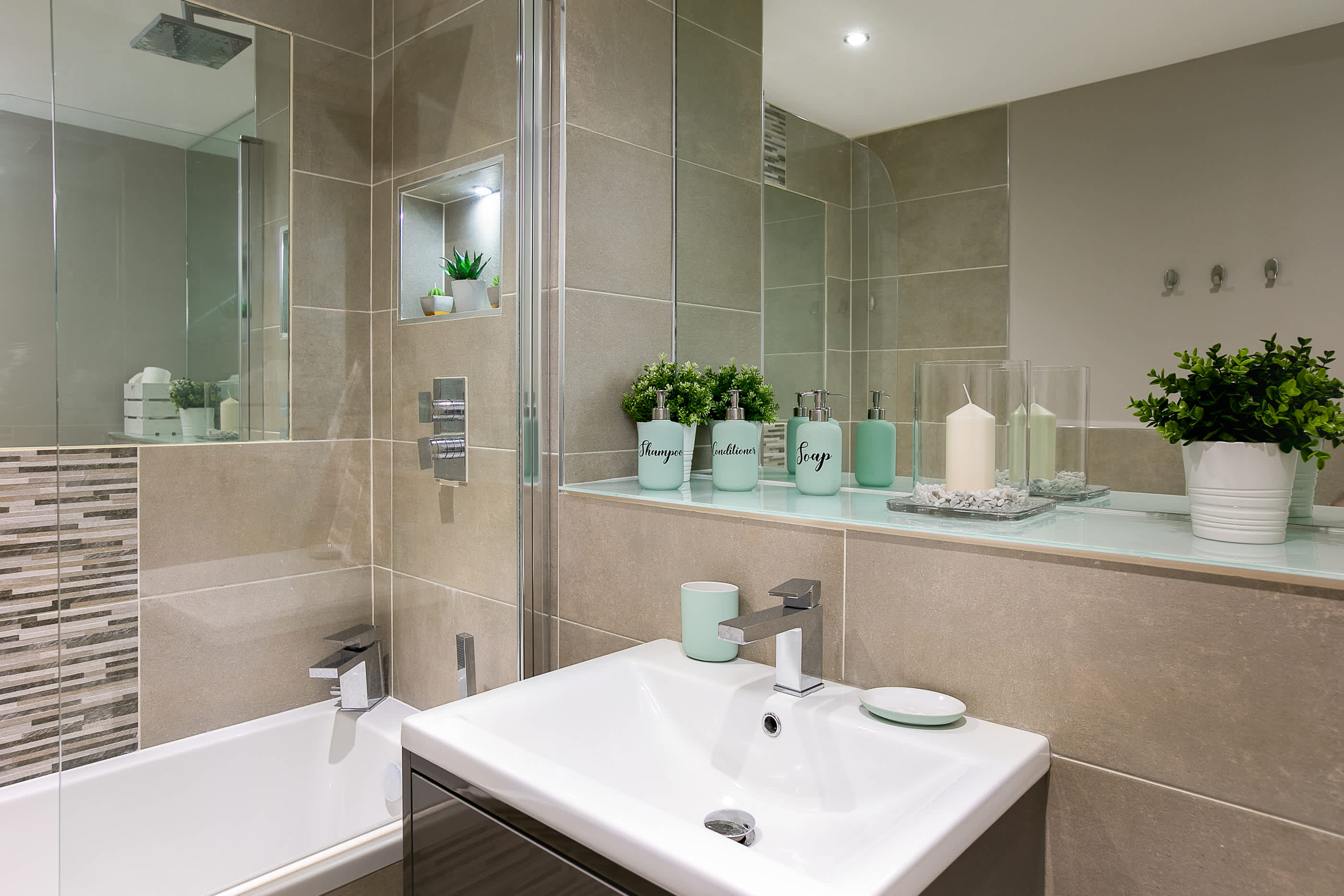View Central Brighton Lanes Apt | Beach, Pier, Sleeps 7 in Bartholomew Road BN1 1JS Central Brighton Lanes Apt | Beach, Pier, Sleeps 7 in Bartholomew Road BN1 1JS - Property image 8 - VivreStays