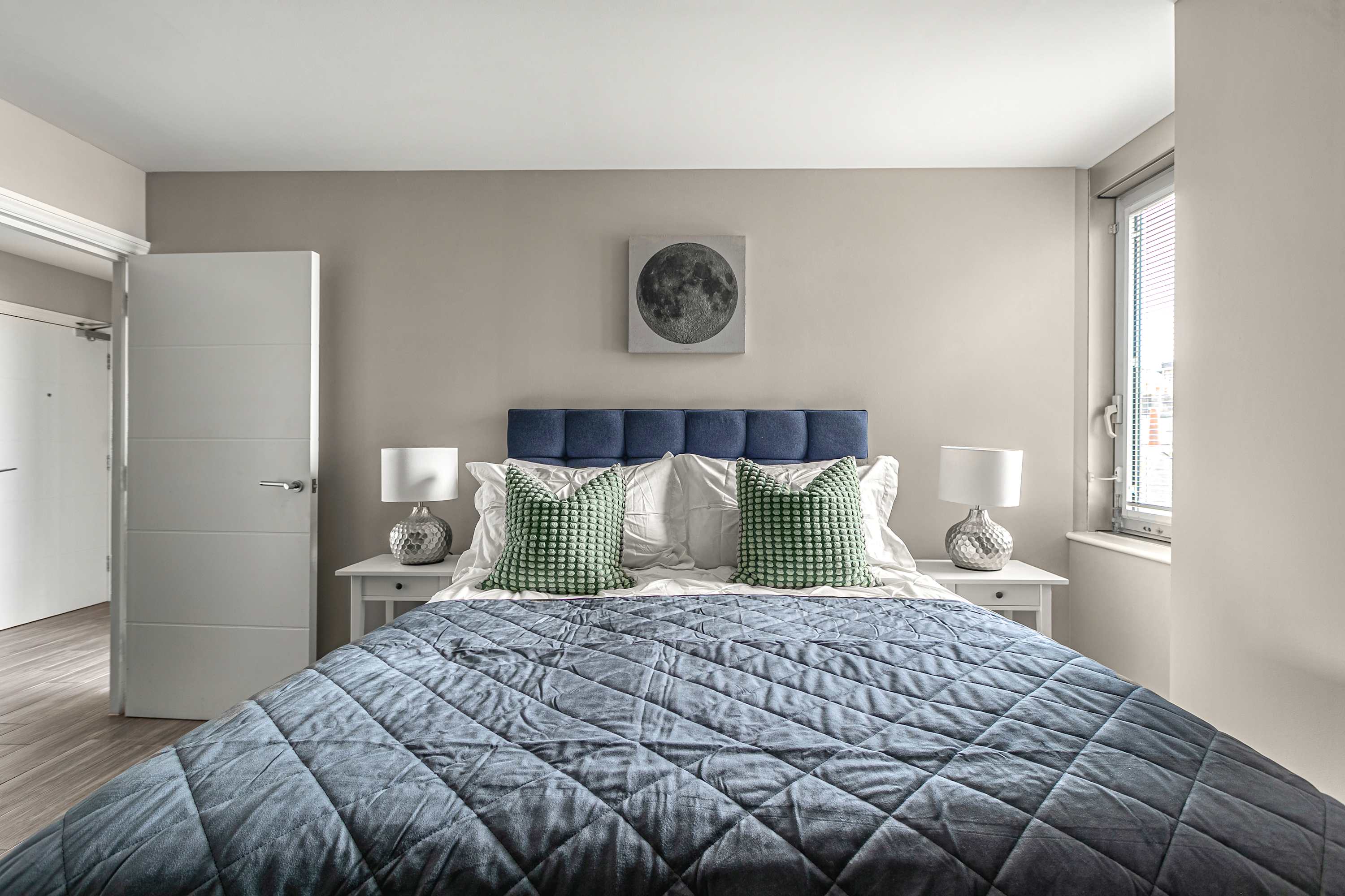 View Central Brighton Lanes Apt | Beach, Pier, Sleeps 7 in Bartholomew Road BN1 1JS Central Brighton Lanes Apt | Beach, Pier, Sleeps 7 in Bartholomew Road BN1 1JS - Property image 6 - VivreStays