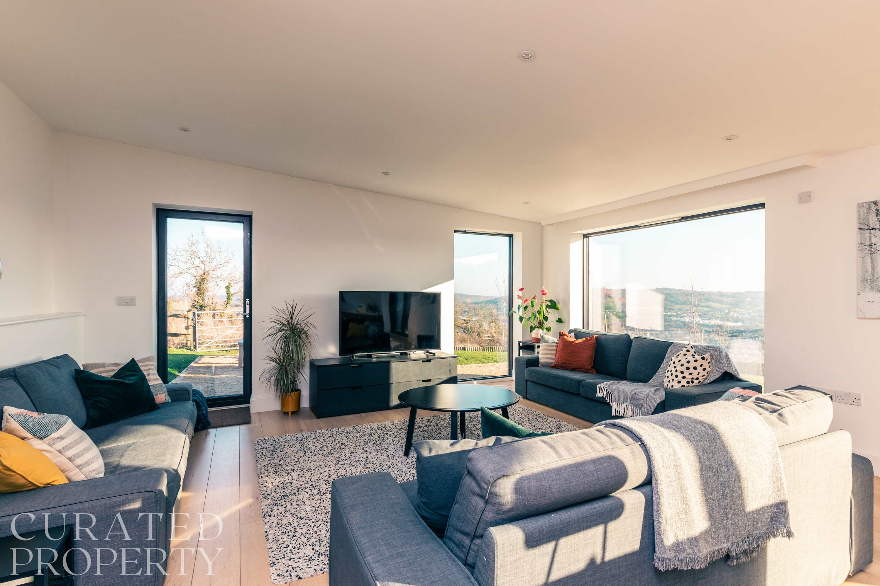 View Stunning Home with Garden & Panoramic Views in Colliers Lane BA1 8DP Stunning Home with Garden & Panoramic Views in Colliers Lane BA1 8DP - Property image 2 - VivreStays