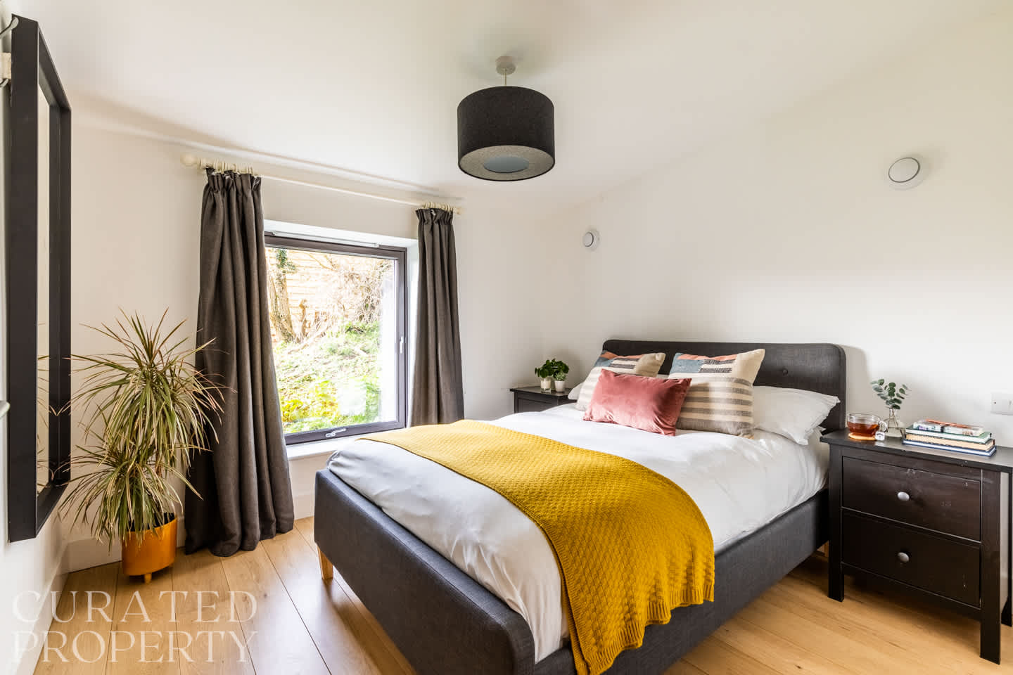 View Stunning Home with Garden & Panoramic Views in Colliers Lane BA1 8DP Stunning Home with Garden & Panoramic Views in Colliers Lane BA1 8DP - Property image 20 - VivreStays