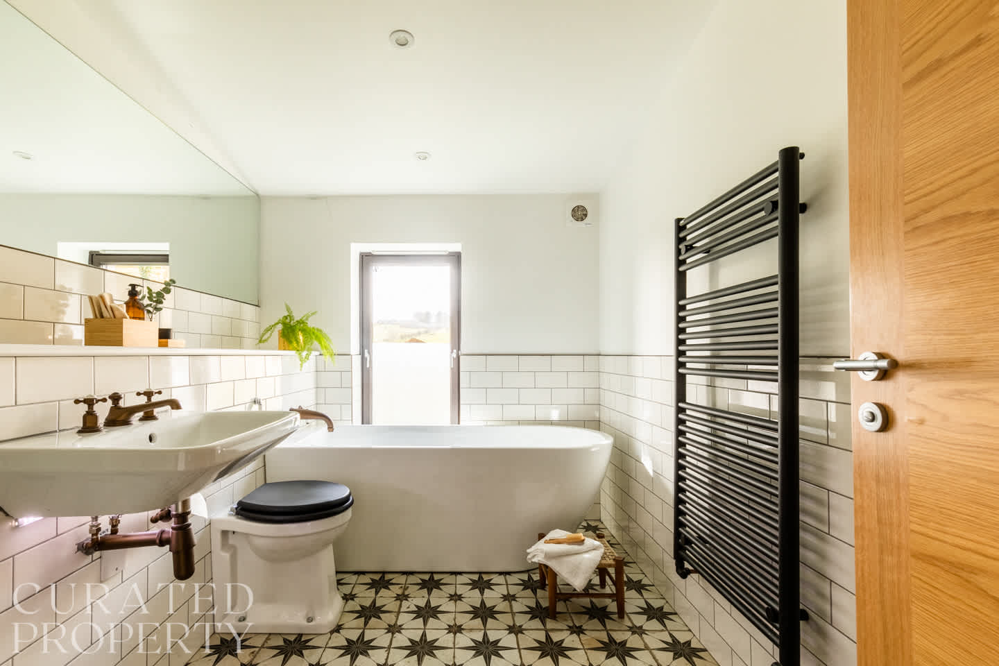 View Stunning Home with Garden & Panoramic Views in Colliers Lane BA1 8DP Stunning Home with Garden & Panoramic Views in Colliers Lane BA1 8DP - Property image 31 - VivreStays