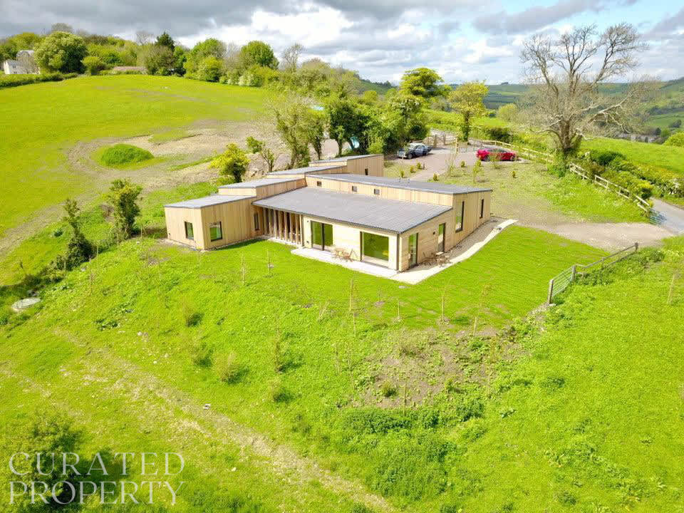 View Stunning Home with Garden & Panoramic Views in Colliers Lane BA1 8DP Stunning Home with Garden & Panoramic Views in Colliers Lane BA1 8DP - Property image 37 - VivreStays