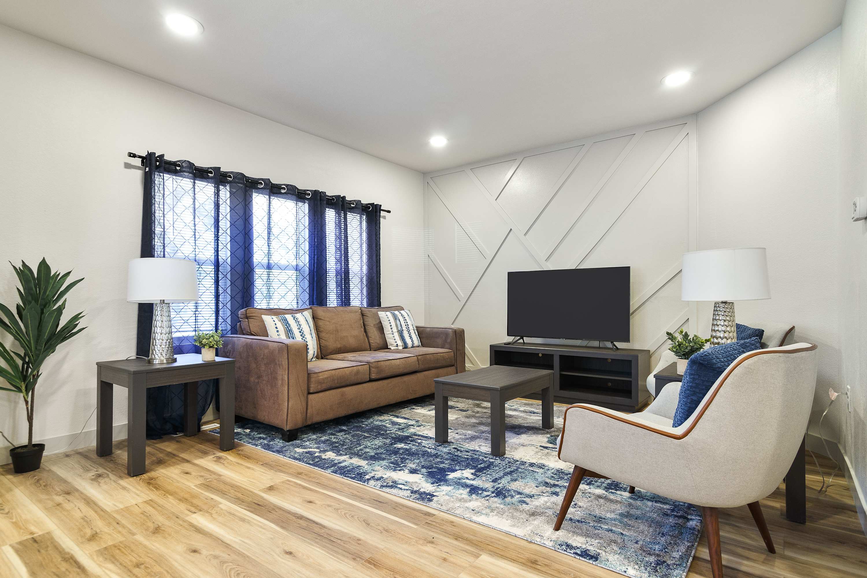 Game Area And Proximity To Brady Street - Cozy Stylish Retreat - Milwaukee, WI