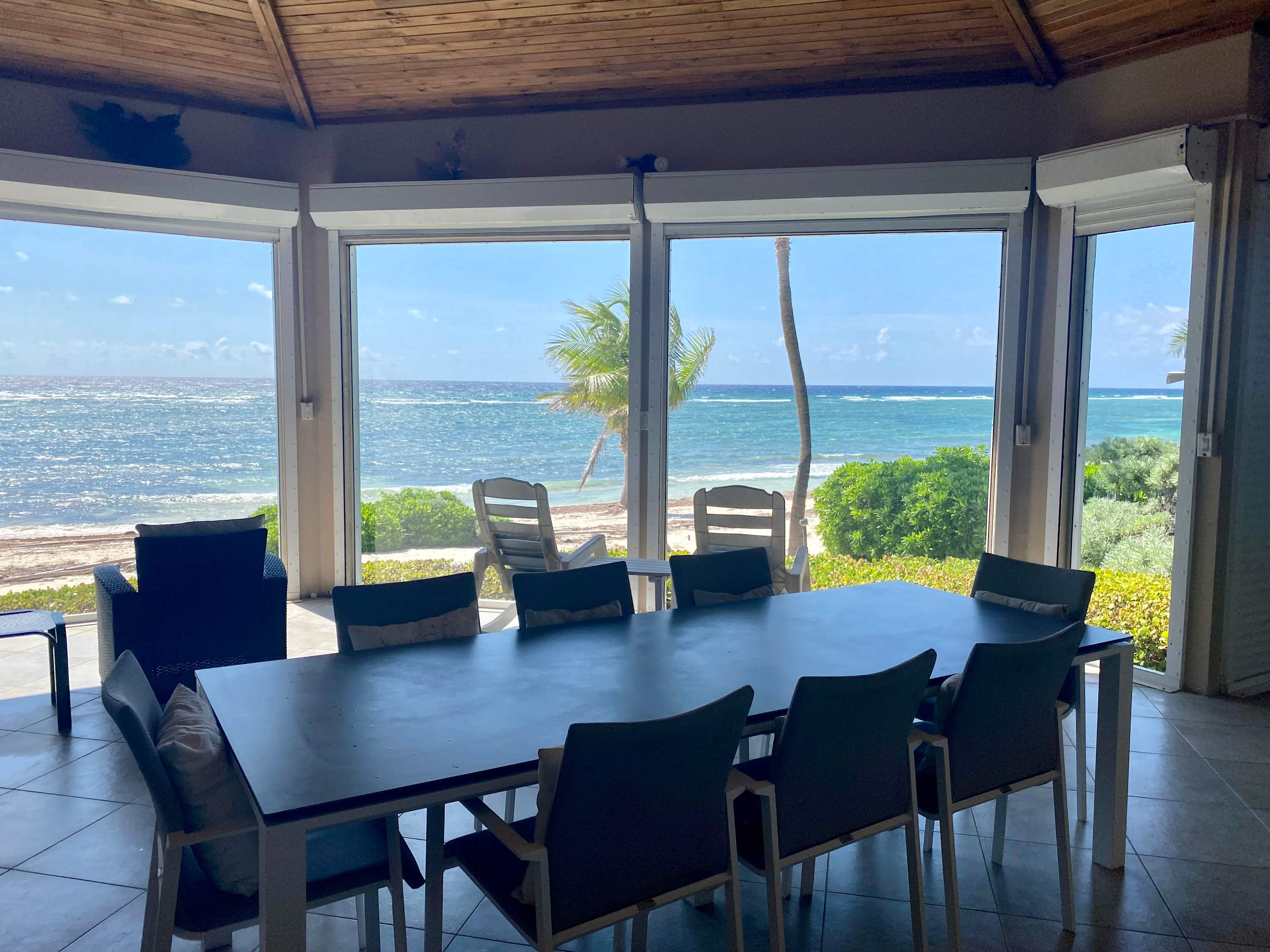 South Beach Villa Ocean Front ~ Sleeps 12 — Bodden Town, Bodden Town — vacation rental