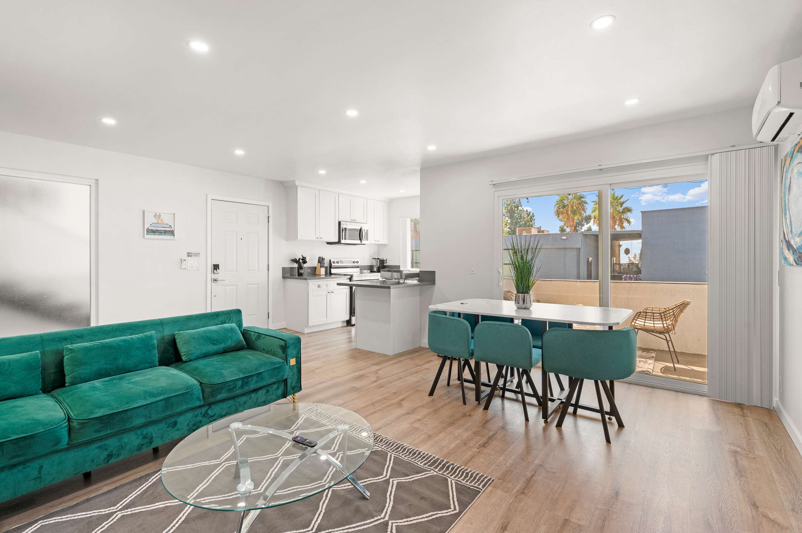 Altadena 2 BR Furnished Home photo 5