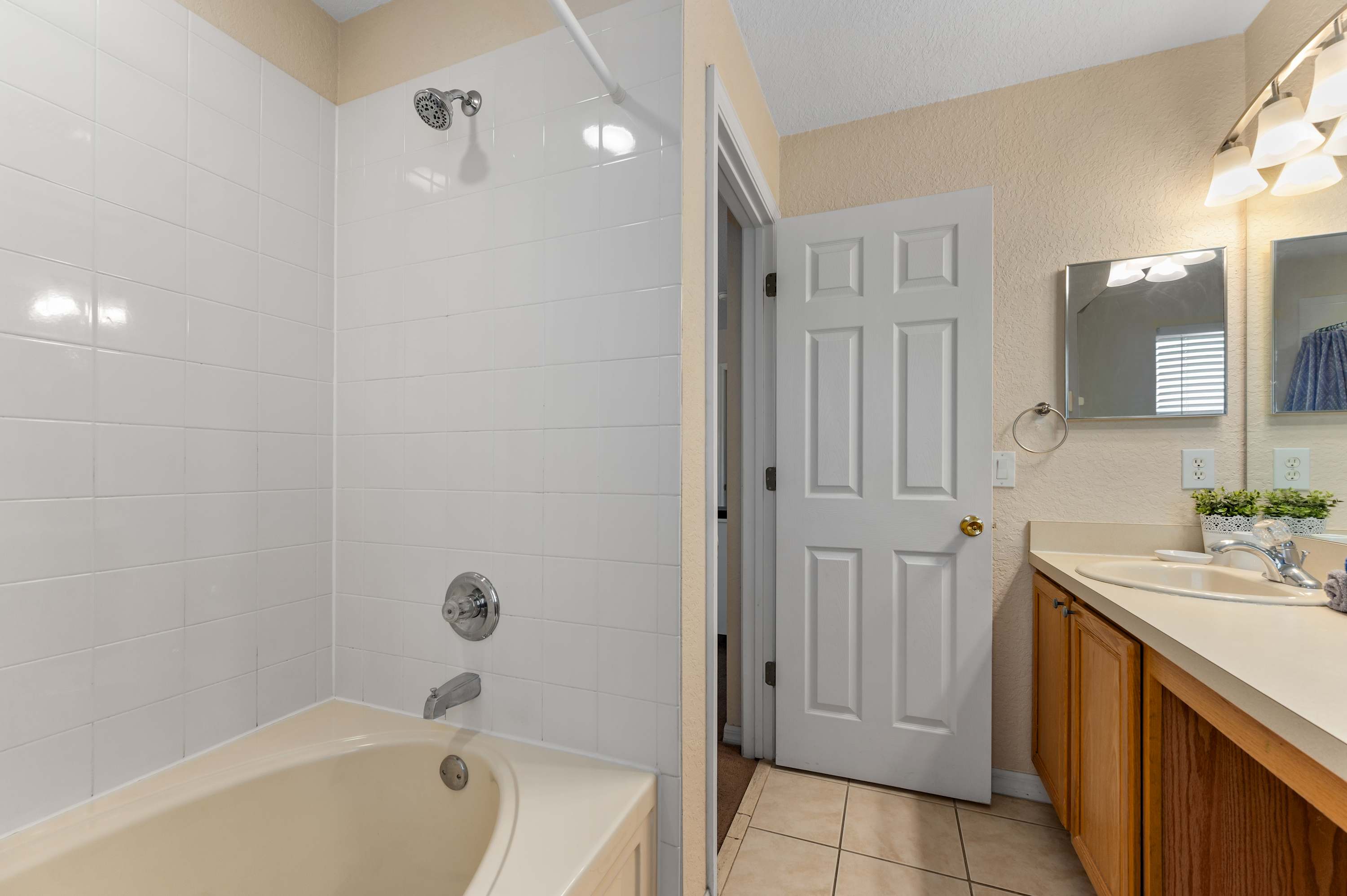 Family townhouse near Disney w/ game room