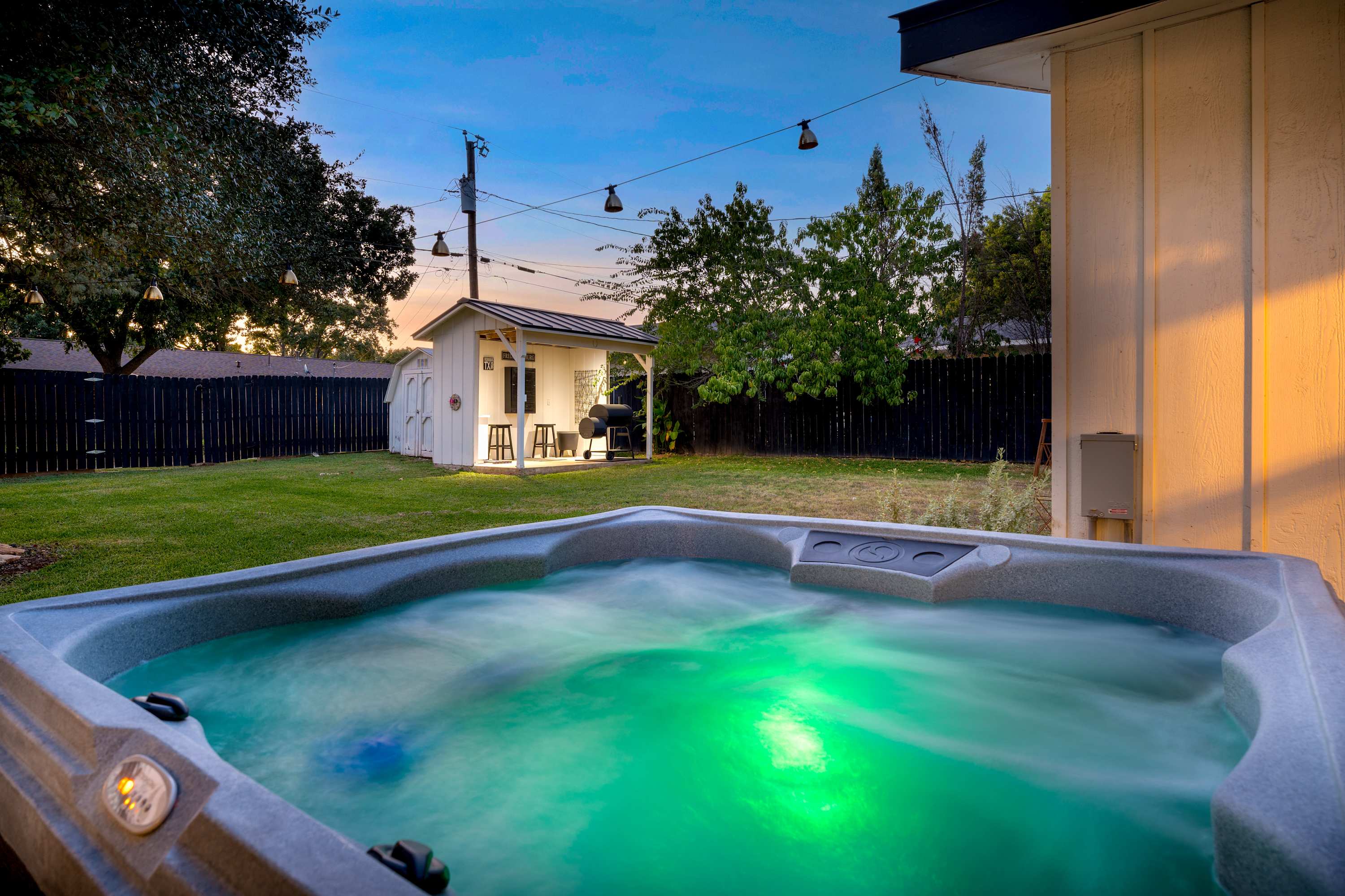 Home & Vine - Hot Tub, Fire Pit & Cowboy Pool — Fredericksburg, TX — vacation rental