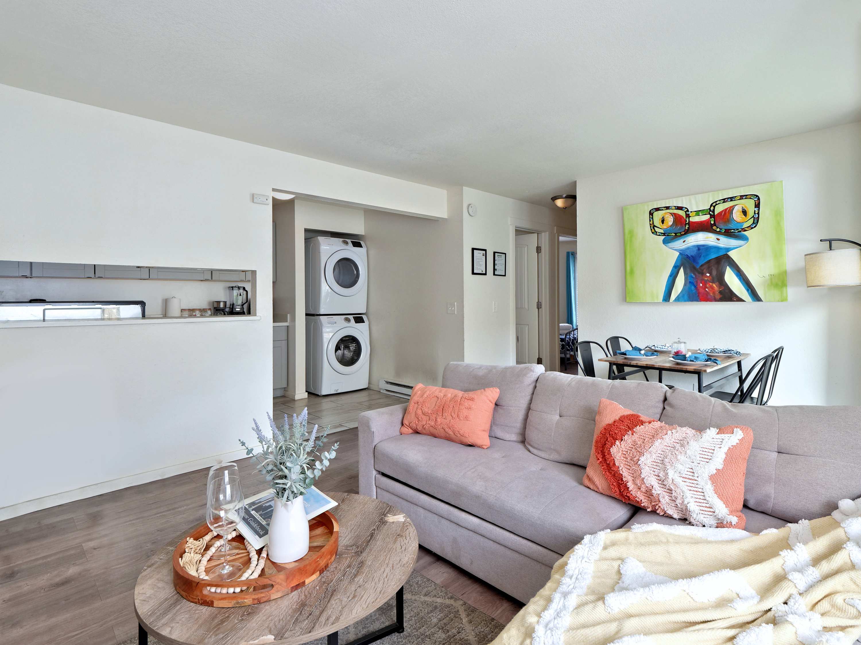Casa Blanca D- Private/Modern/Parking/Walk 2 Shops