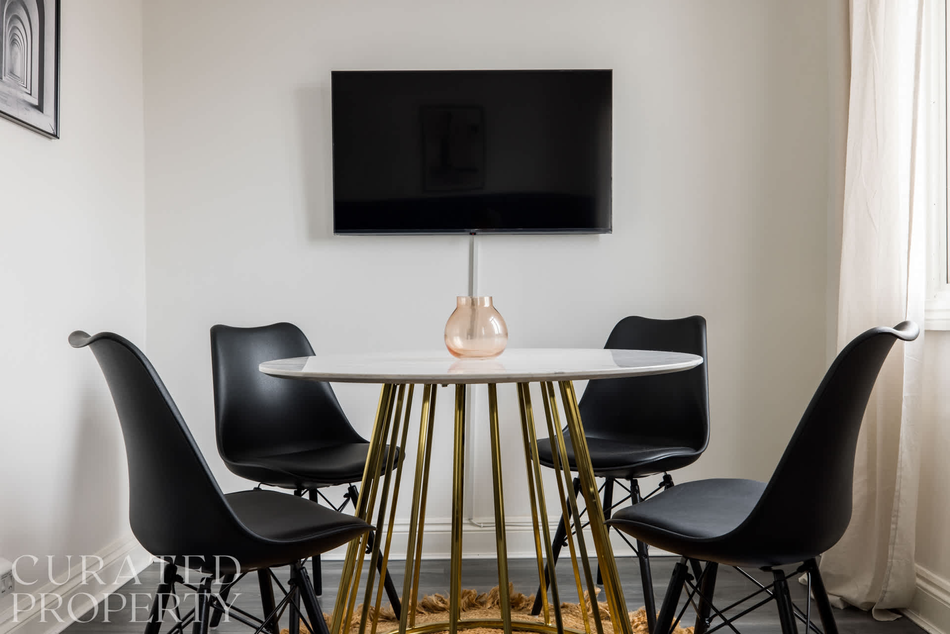 2 Bedroom Apartment - Shepherd's Bush in 112 Goldhawk Road W12 8HD - Property image 4 - VivreStays