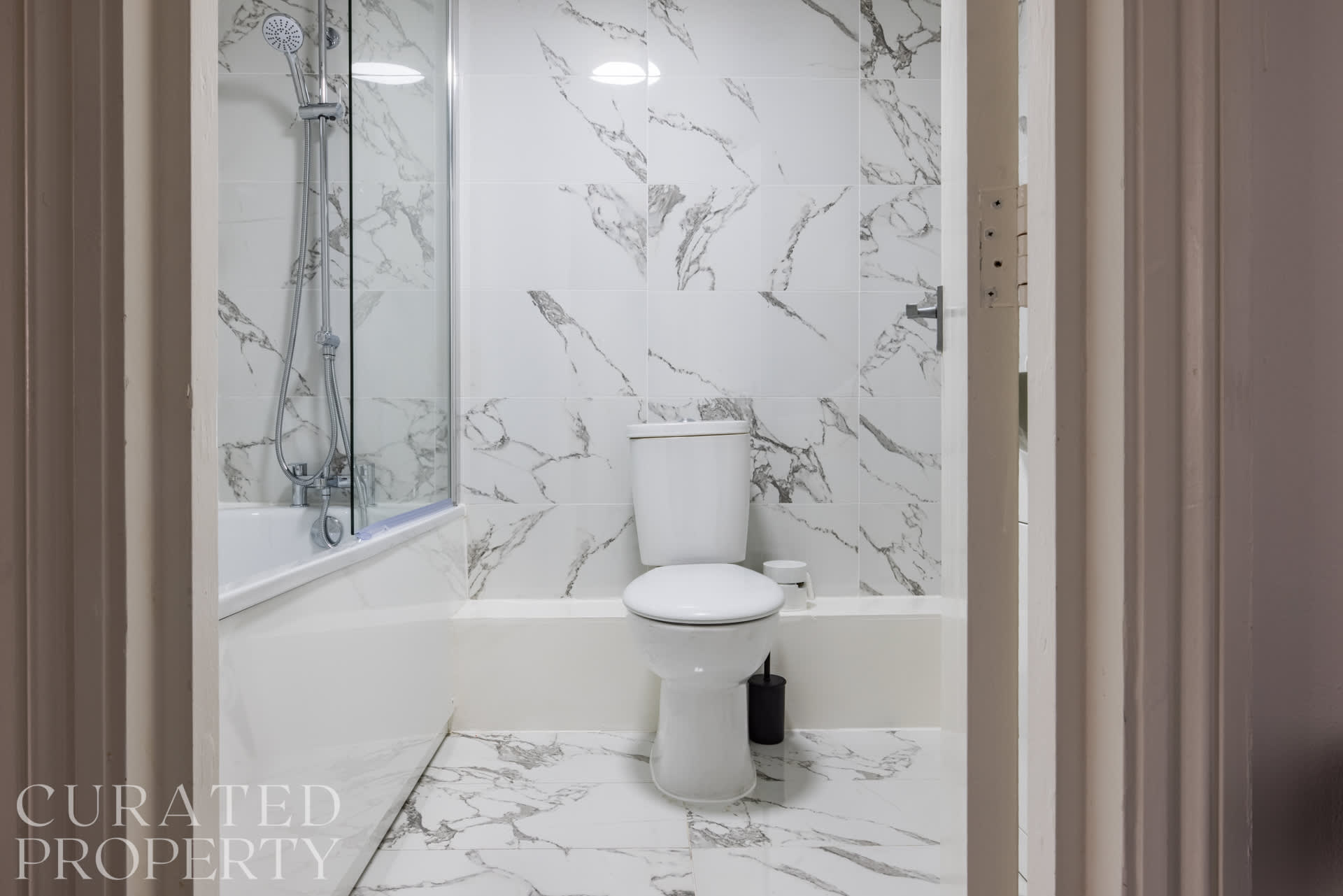 2 Bedroom Apartment - Shepherd's Bush in 112 Goldhawk Road W12 8HD - Property image 17 - VivreStays