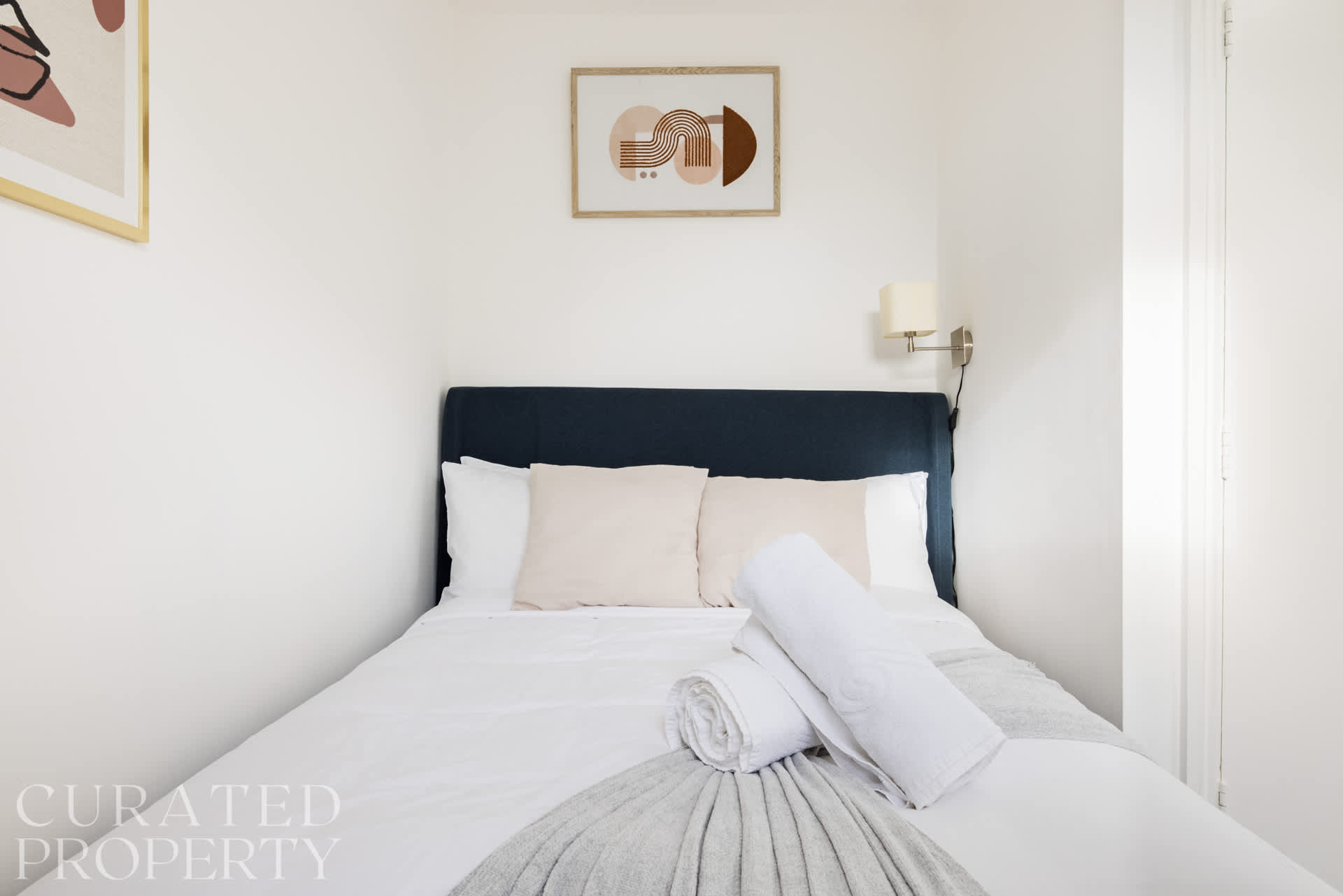 2 Bedroom Apartment - Shepherd's Bush in 112 Goldhawk Road W12 8HD - Property image 9 - VivreStays