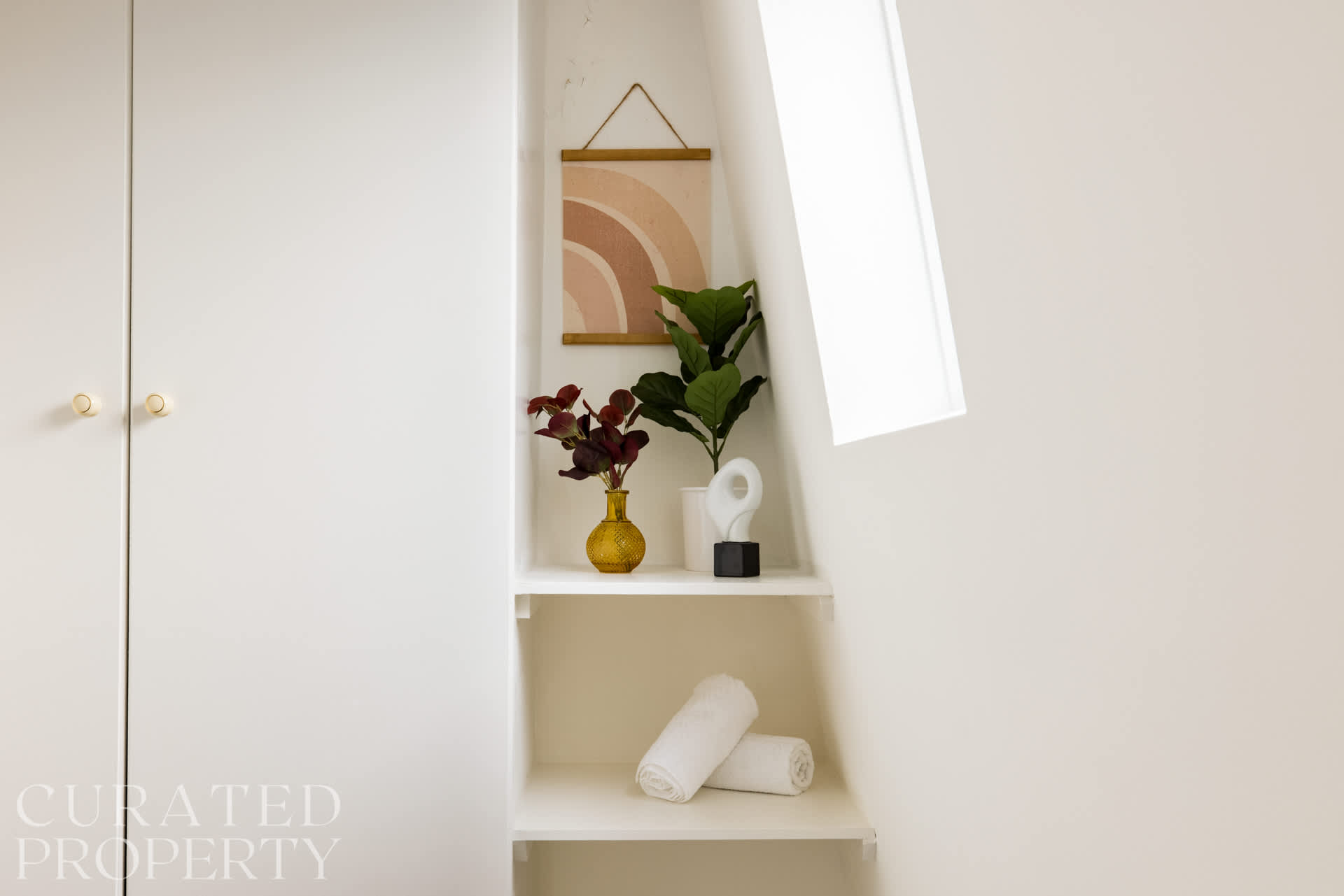2 Bedroom Apartment - Shepherd's Bush in 112 Goldhawk Road W12 8HD - Property image 12 - VivreStays
