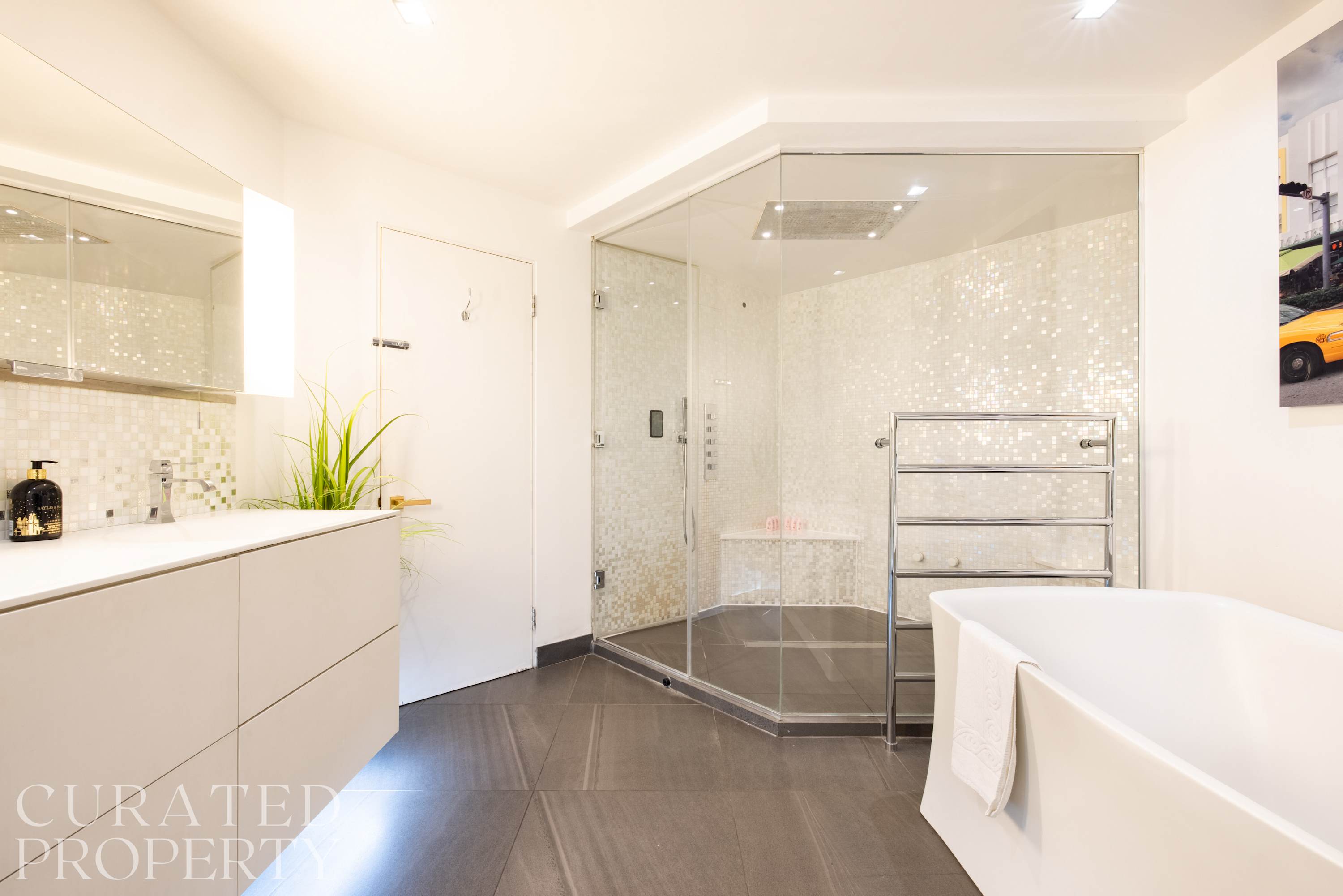 View Luxurious Loft Central Soho - 3 Bedrooms & Office! in 10 Richmond Mews W1D 3DD Luxurious Loft Central Soho - 3 Bedrooms & Office! in 10 Richmond Mews W1D 3DD - Property image 14 - VivreStays