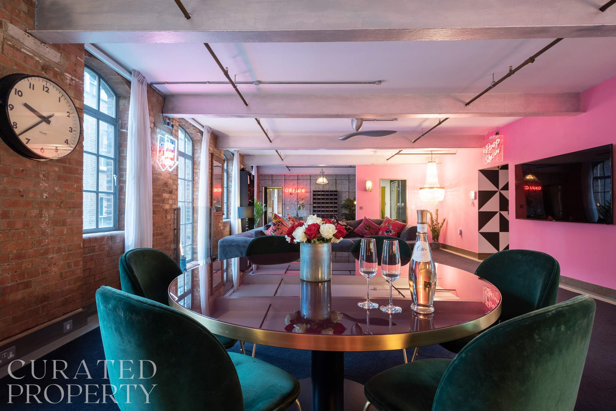 View Luxurious Loft Central Soho - 3 Bedrooms & Office! in 10 Richmond Mews W1D 3DD Luxurious Loft Central Soho - 3 Bedrooms & Office! in 10 Richmond Mews W1D 3DD - Property image 16 - VivreStays