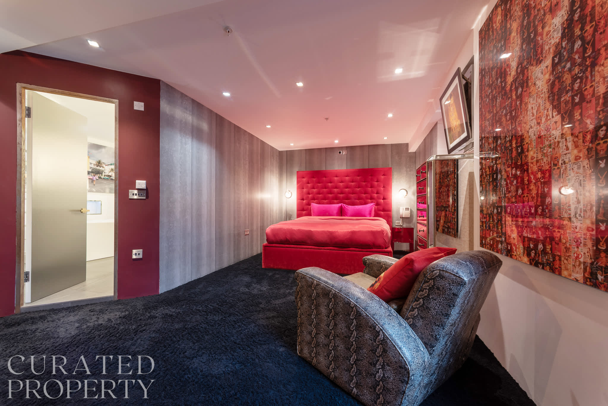 View Luxurious Loft Central Soho - 3 Bedrooms & Office! in 10 Richmond Mews W1D 3DD Luxurious Loft Central Soho - 3 Bedrooms & Office! in 10 Richmond Mews W1D 3DD - Property image 9 - VivreStays