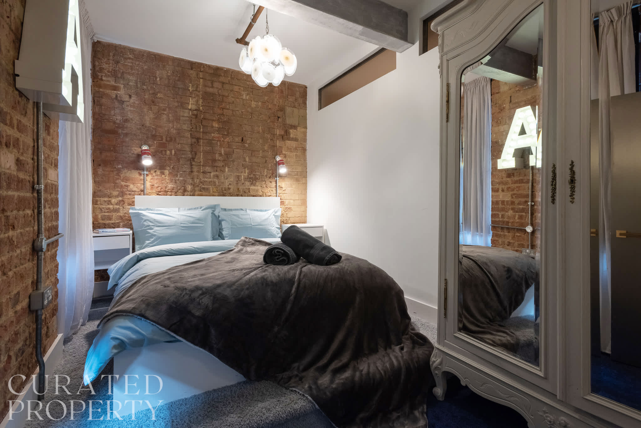 View Luxurious Loft Central Soho - 3 Bedrooms & Office! in 10 Richmond Mews W1D 3DD Luxurious Loft Central Soho - 3 Bedrooms & Office! in 10 Richmond Mews W1D 3DD - Property image 24 - VivreStays