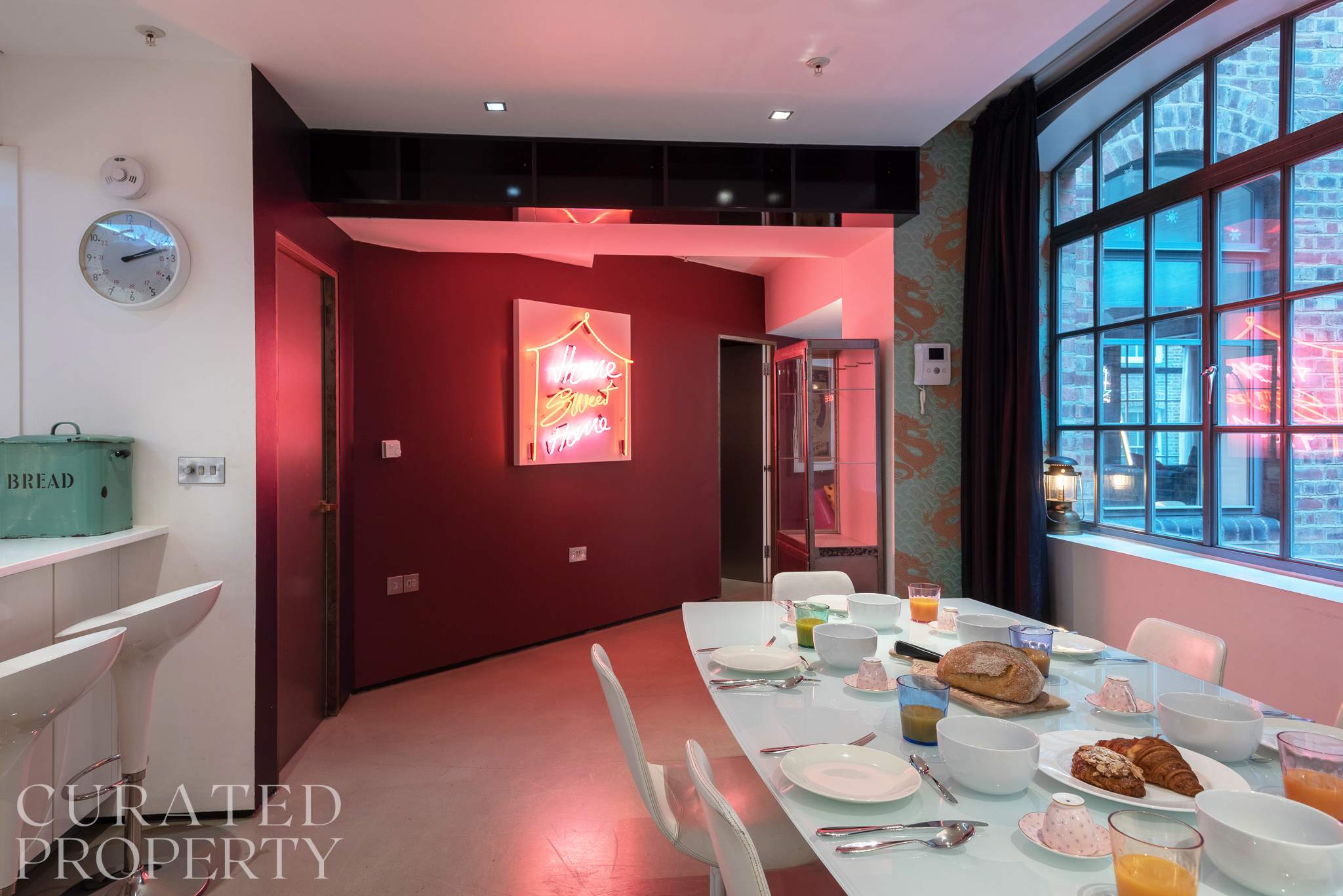 View Luxurious Loft Central Soho - 3 Bedrooms & Office! in 10 Richmond Mews W1D 3DD Luxurious Loft Central Soho - 3 Bedrooms & Office! in 10 Richmond Mews W1D 3DD - Property image 30 - VivreStays