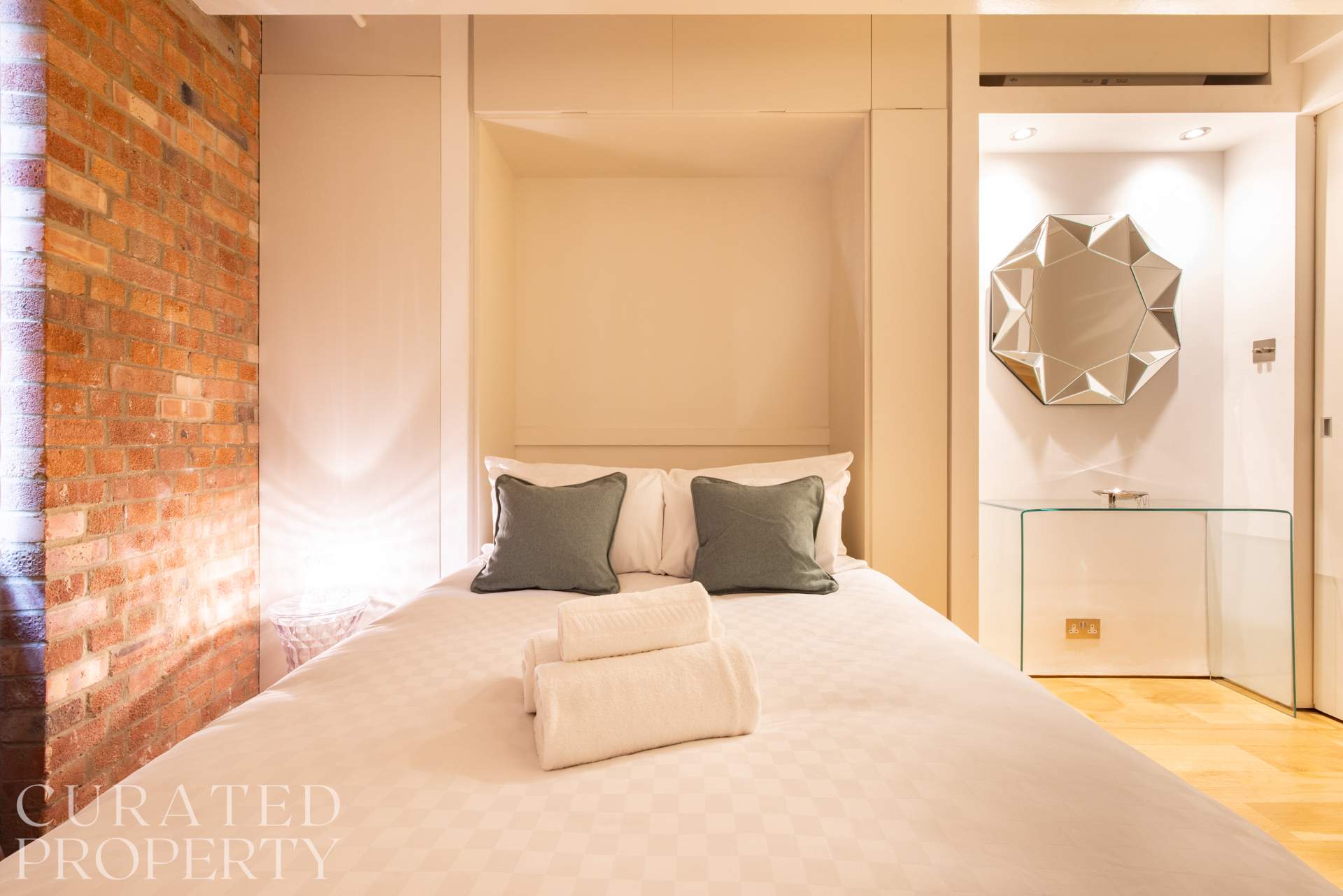 Central Soho Lofts with Lift,  AirCon & Concierge in 10 Richmond Mews W1D 3DD - Property image 15 - VivreStays