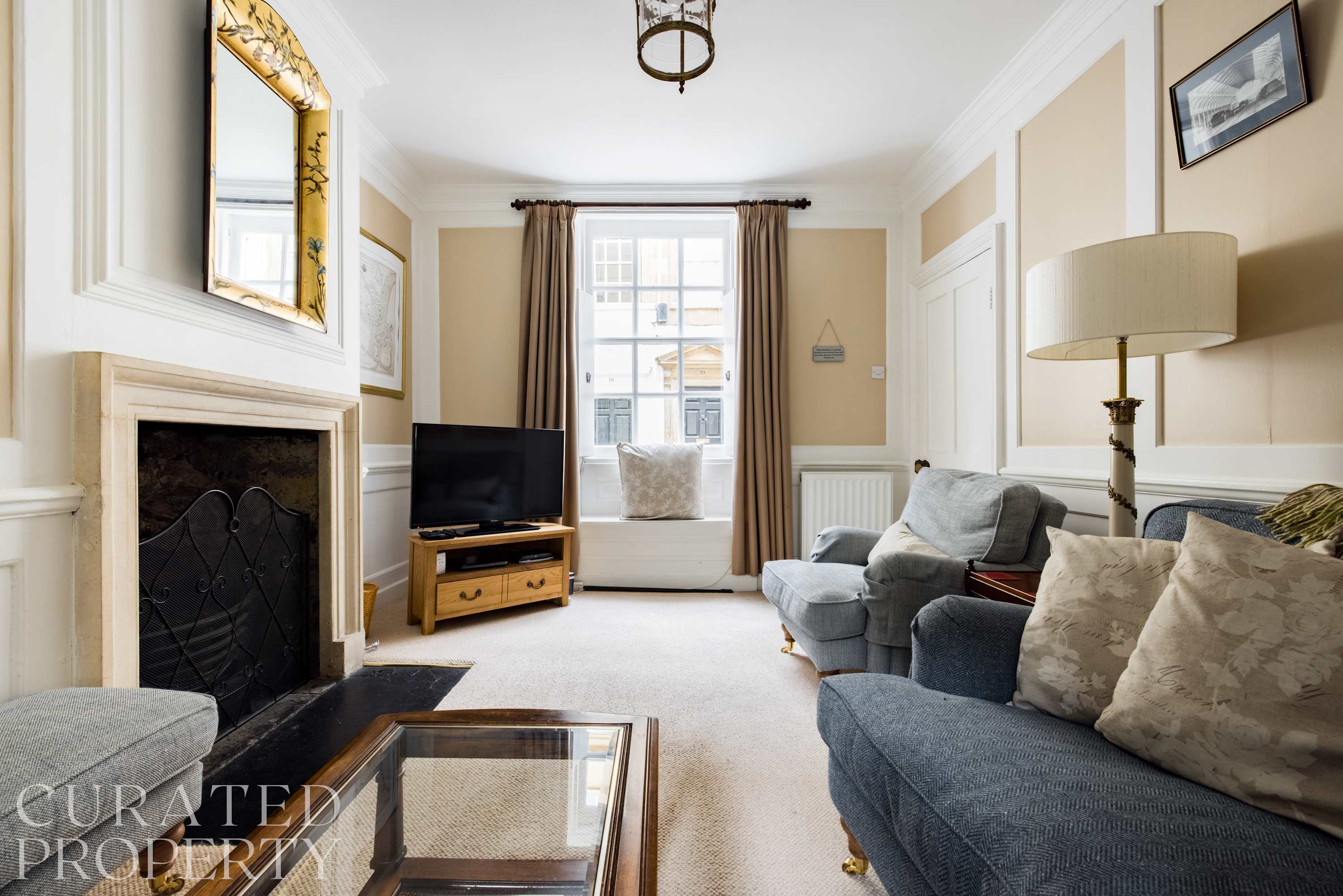 Spacious & Homely Georgian Town House Central Bath in 4 Pierrepont Place BA1 1JX - Property image 3 - VivreStays