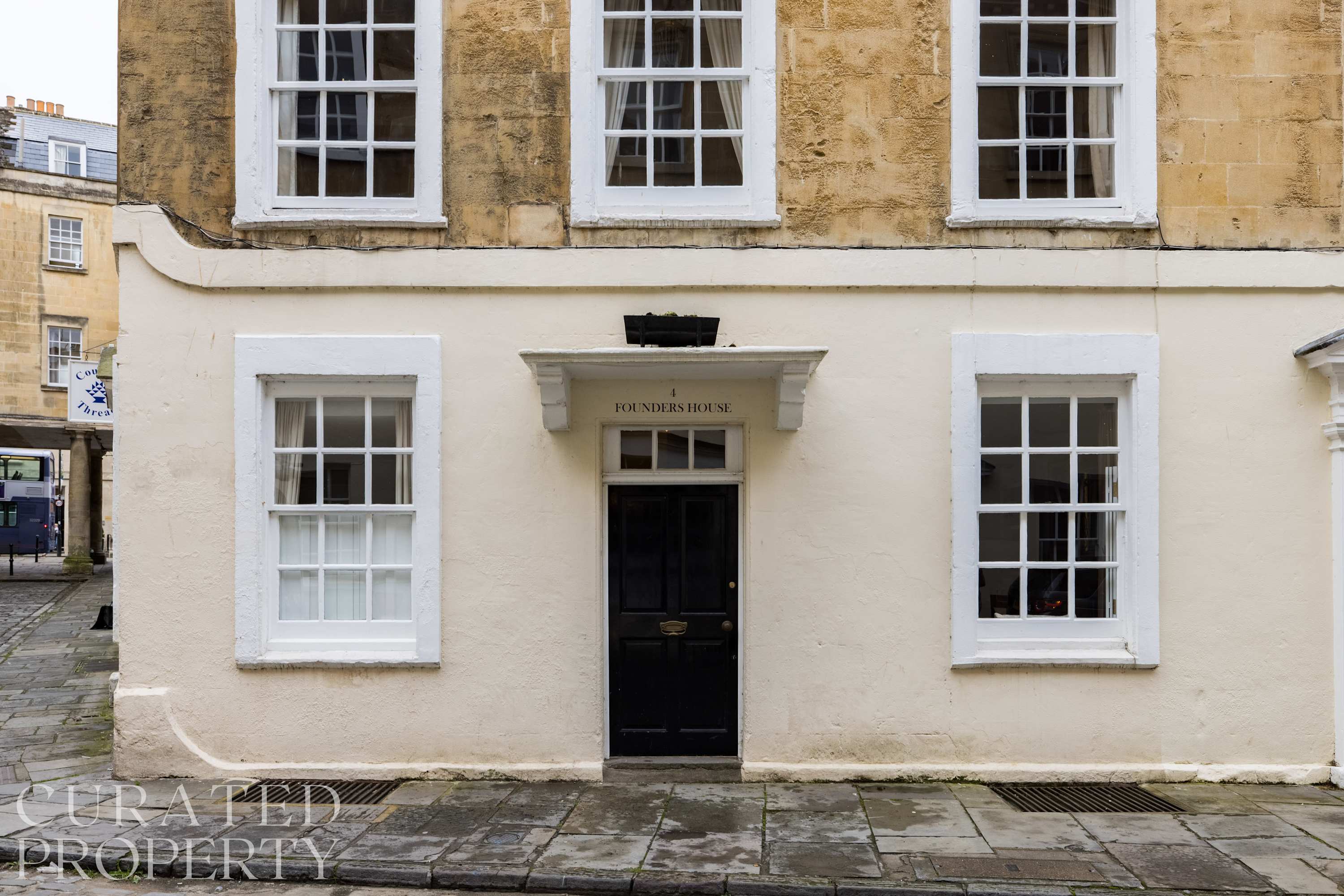 Spacious & Homely Georgian Town House Central Bath in 4 Pierrepont Place BA1 1JX - Property image 2 - VivreStays