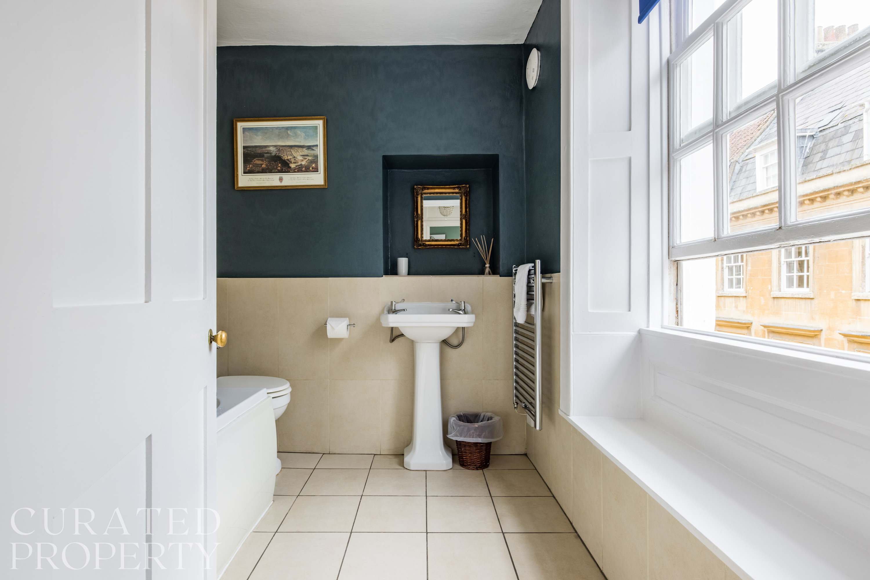 Spacious & Homely Georgian Town House Central Bath in 4 Pierrepont Place BA1 1JX - Property image 36 - VivreStays