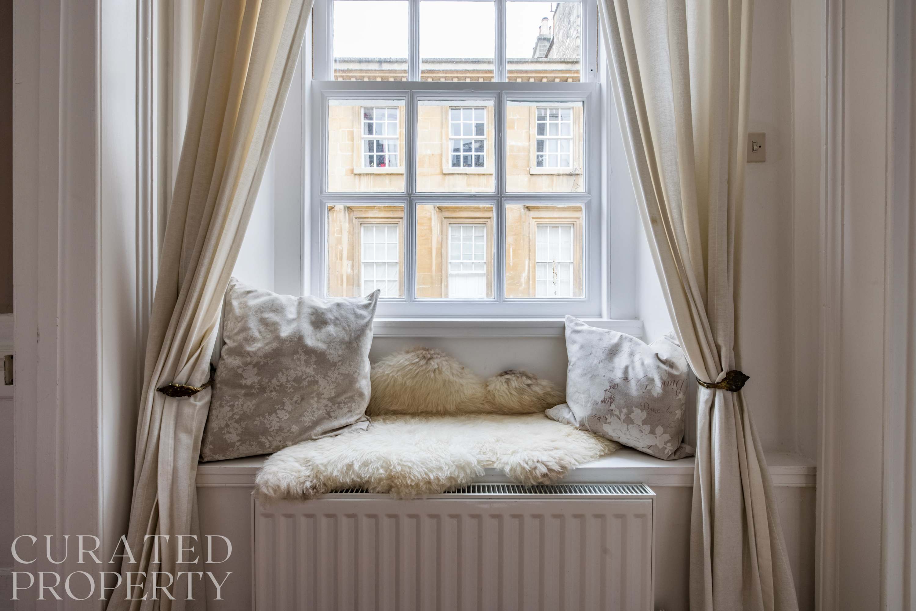 Spacious & Homely Georgian Town House Central Bath in 4 Pierrepont Place BA1 1JX - Property image 42 - VivreStays