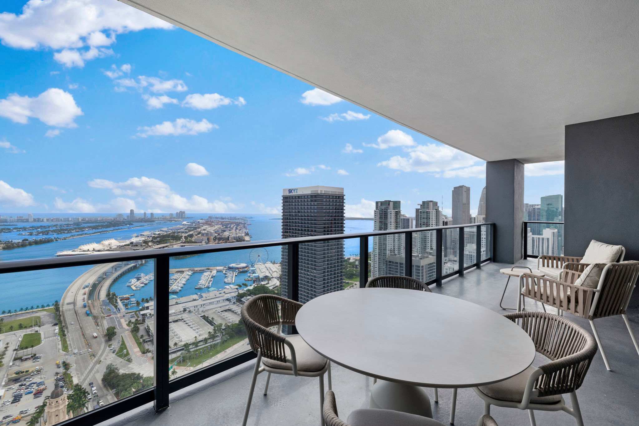 Direct Ocean View | Luxury 3BR in Downtown Miami - Foto 1