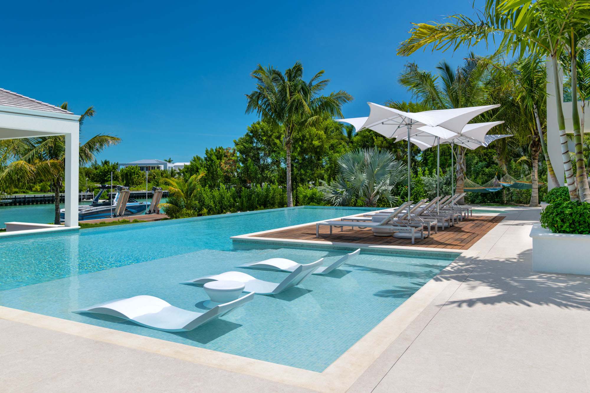 Villa Solarah Turks & Caicos – 5-Bedroom Canalfront Luxury with Pool, Dock & Kayaks