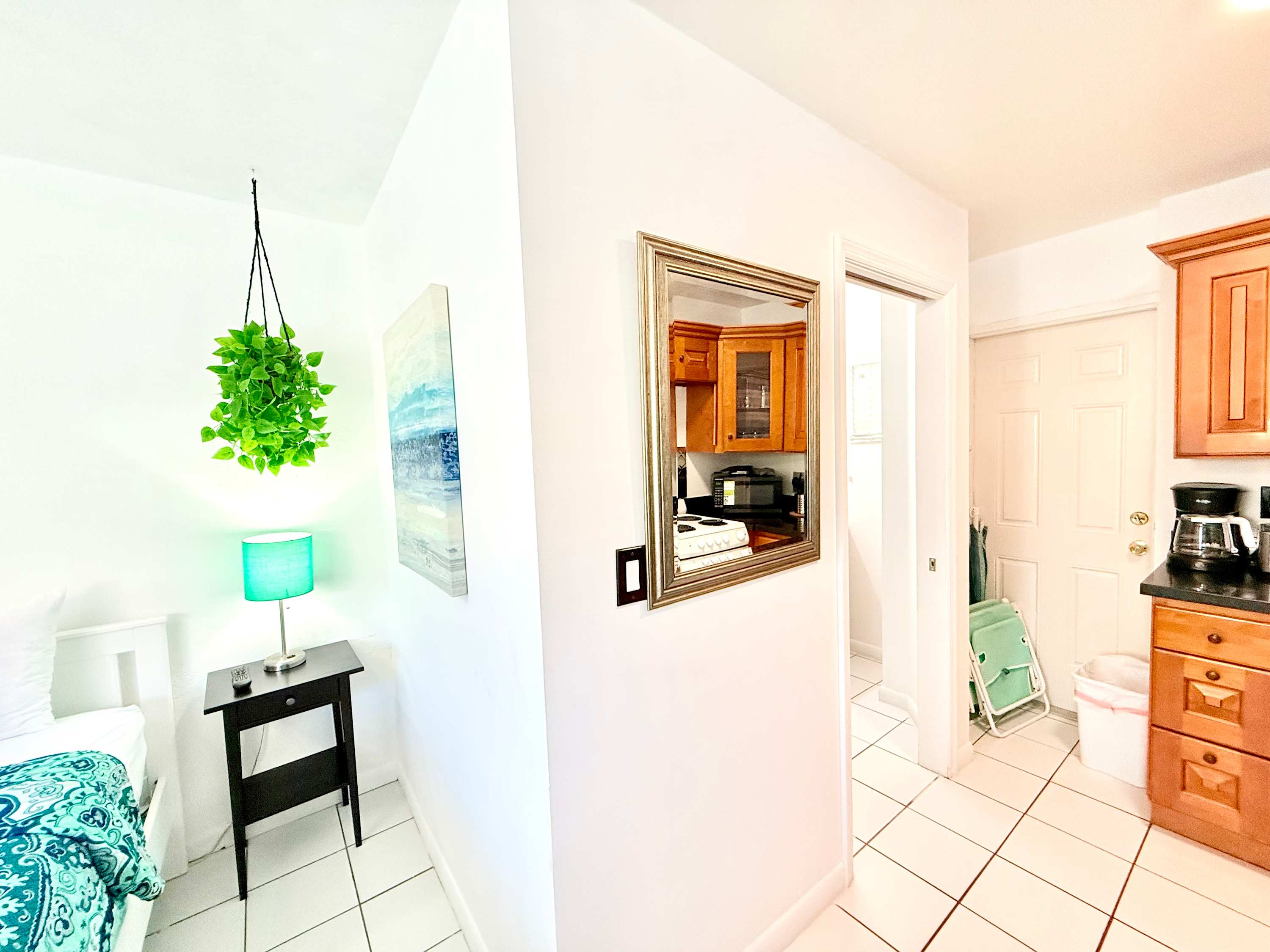 Hollywood Boardwalk Studio Fully Equipped Kitchen - Picture 12