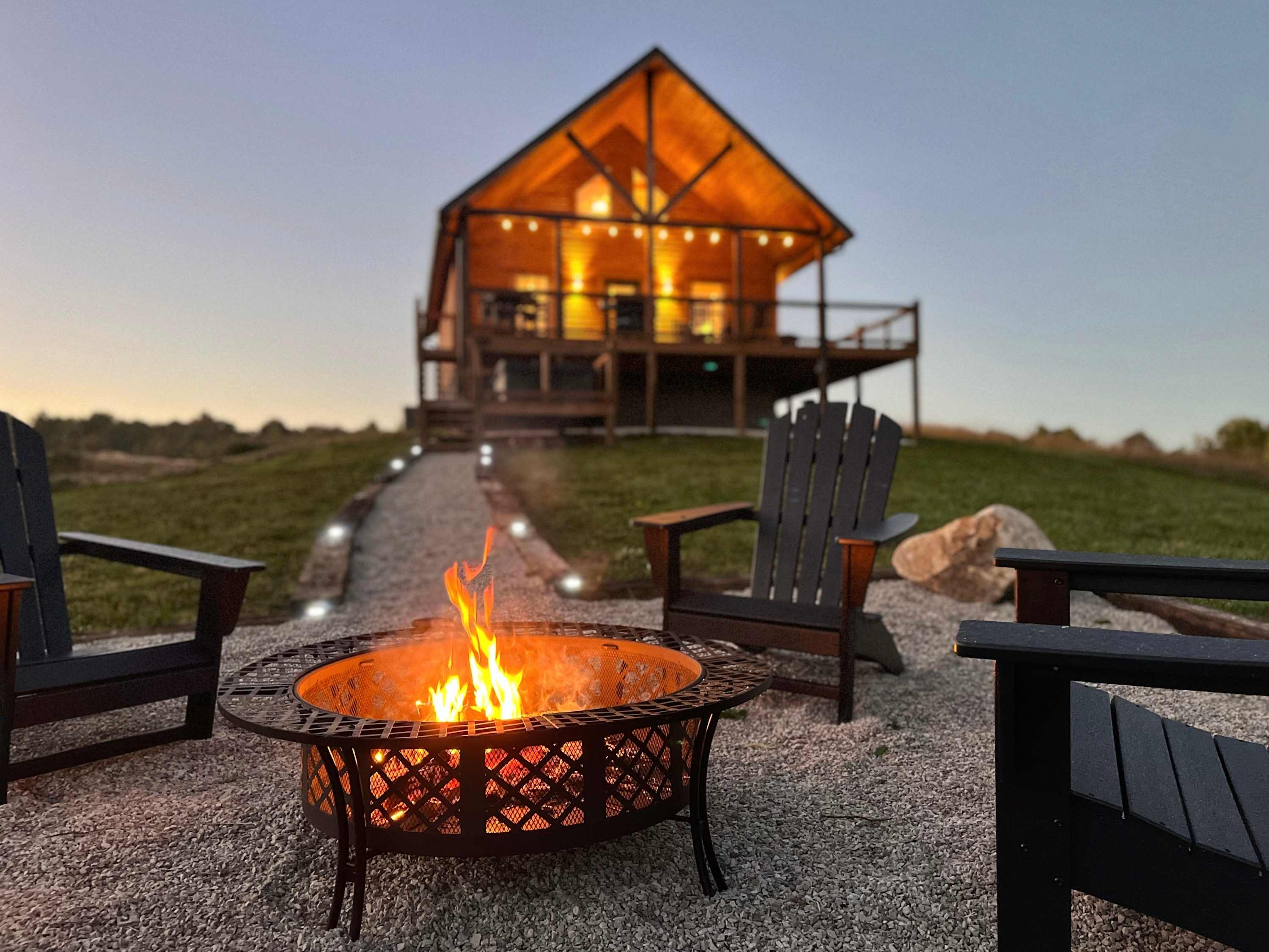 Belay Station | Hot Tub · Arcade Loft · RRG Escape – Modern hilltop cabin with arcade loft, fire pit, fast WiFi & easy access to Red River Gorge trails, restaurants and climbing — Rogers, KY — vacation rental