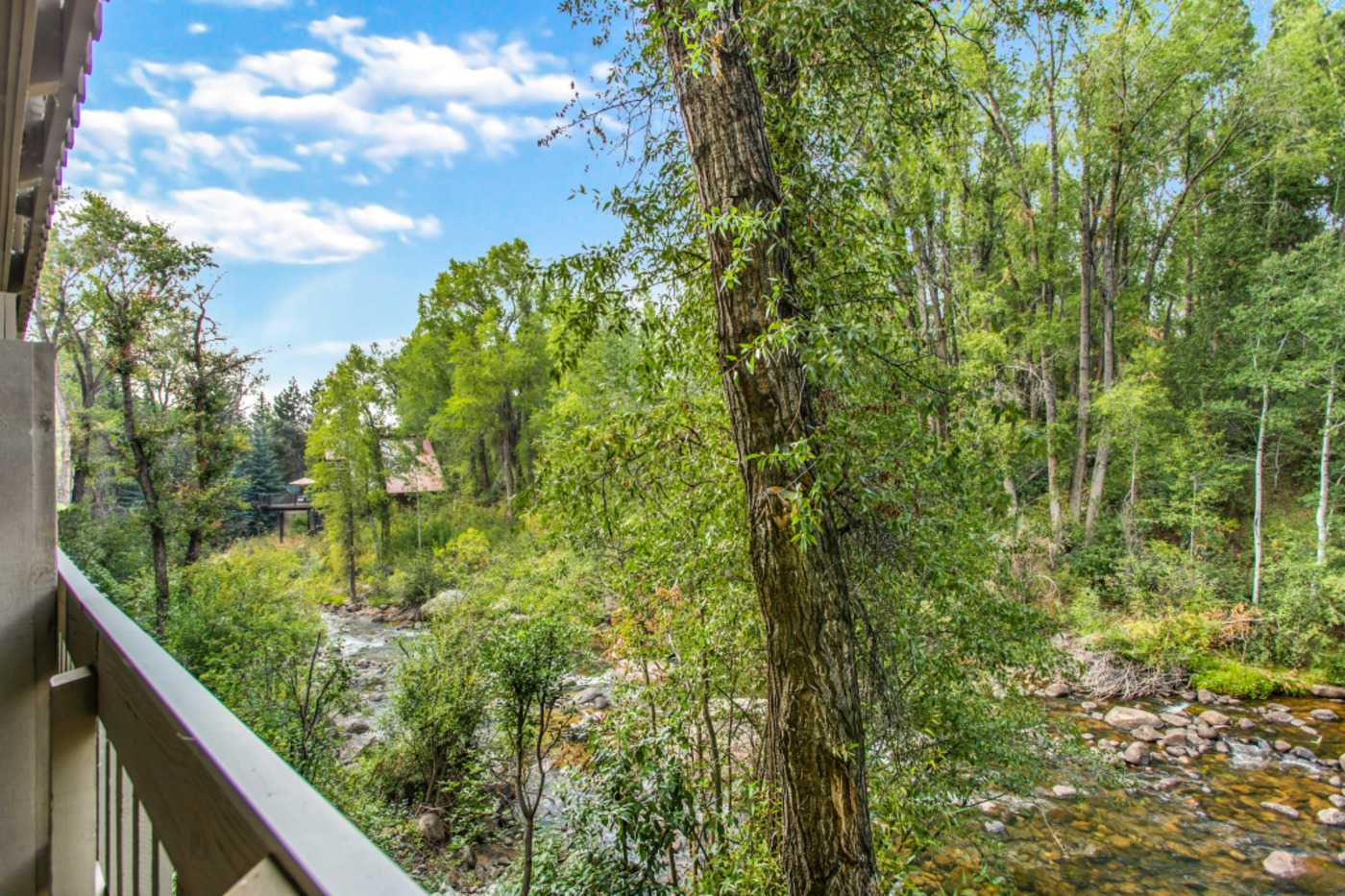 Riverfront Designer 2 BR, Walk to Gondola! - Foto 31