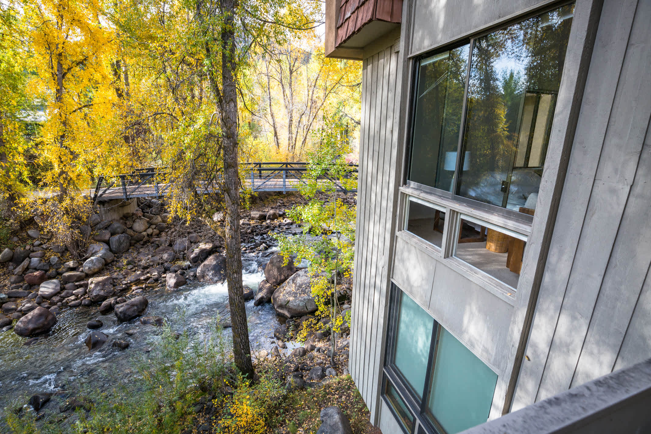 Riverfront Designer 2 BR, Walk to Gondola! - Foto 36