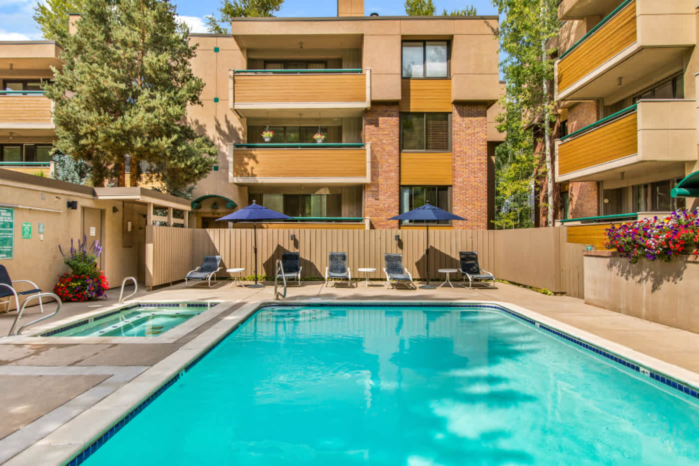Riverfront Designer 2 BR, Walk to Gondola! - Foto 41