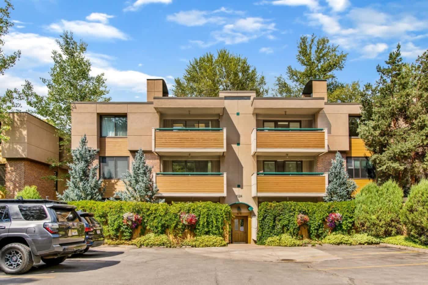 Riverfront Designer 2 BR, Walk to Gondola! - Foto 44