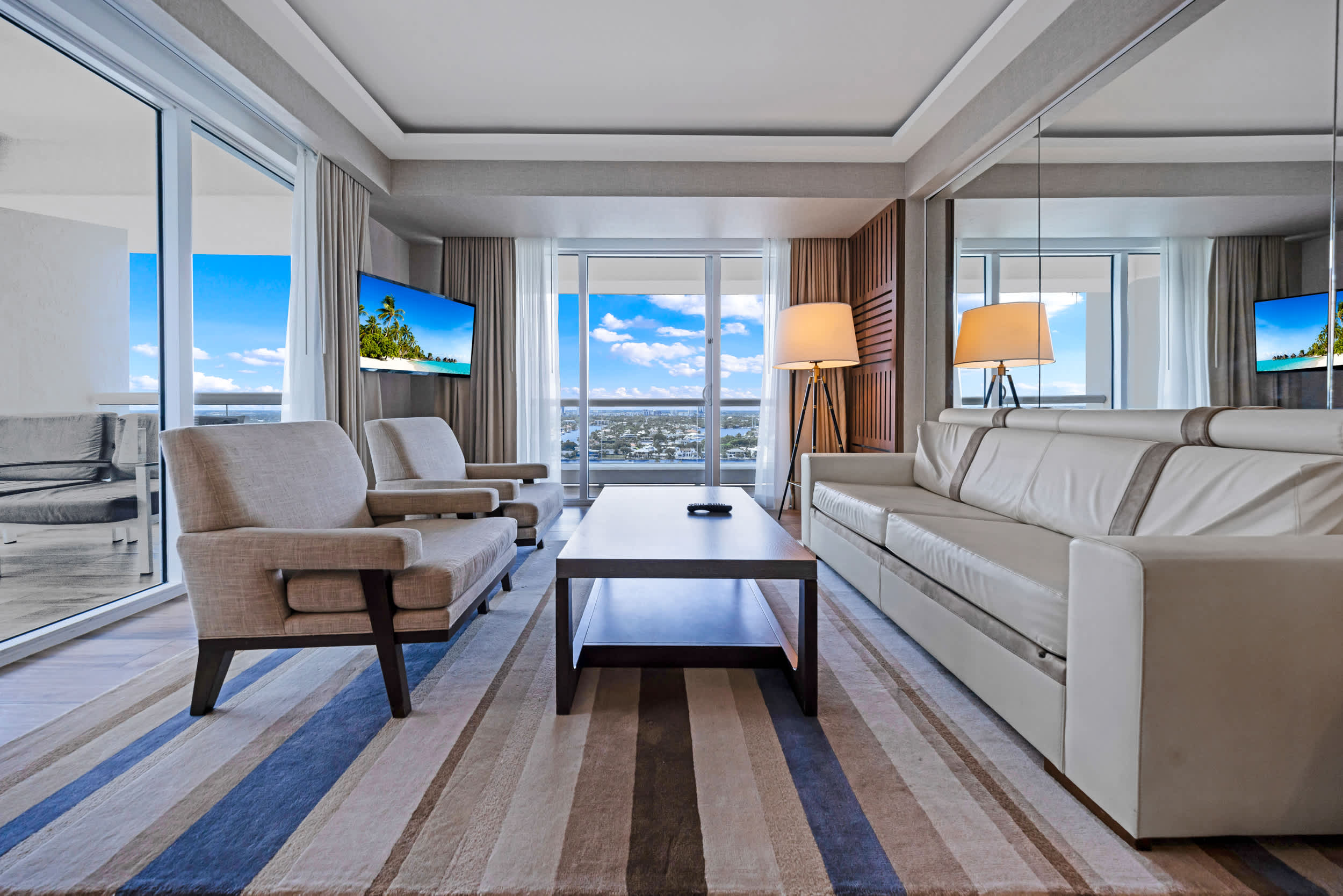 Test_Beachfront Condo with Spacious Balcony
