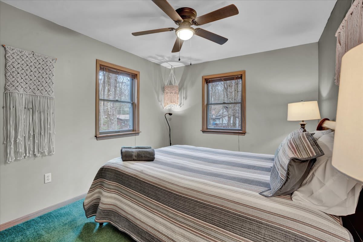 Serene Bedroom Retreat – A peaceful bedroom featuring a queen-sized bed, soft lighting, and natural wood accents for a restful night’s sleep.