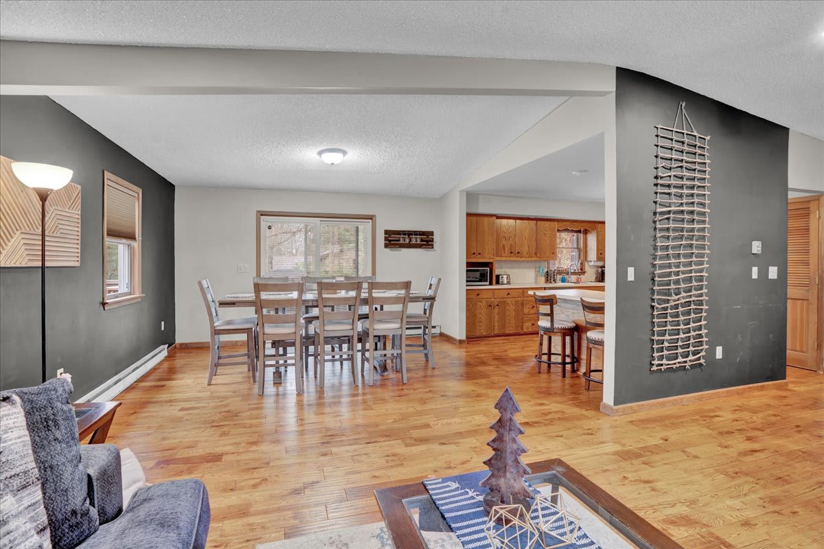 Seamless Living & Dining Connection – An open layout that blends the living and dining areas effortlessly, perfect for entertaining and family gatherings.