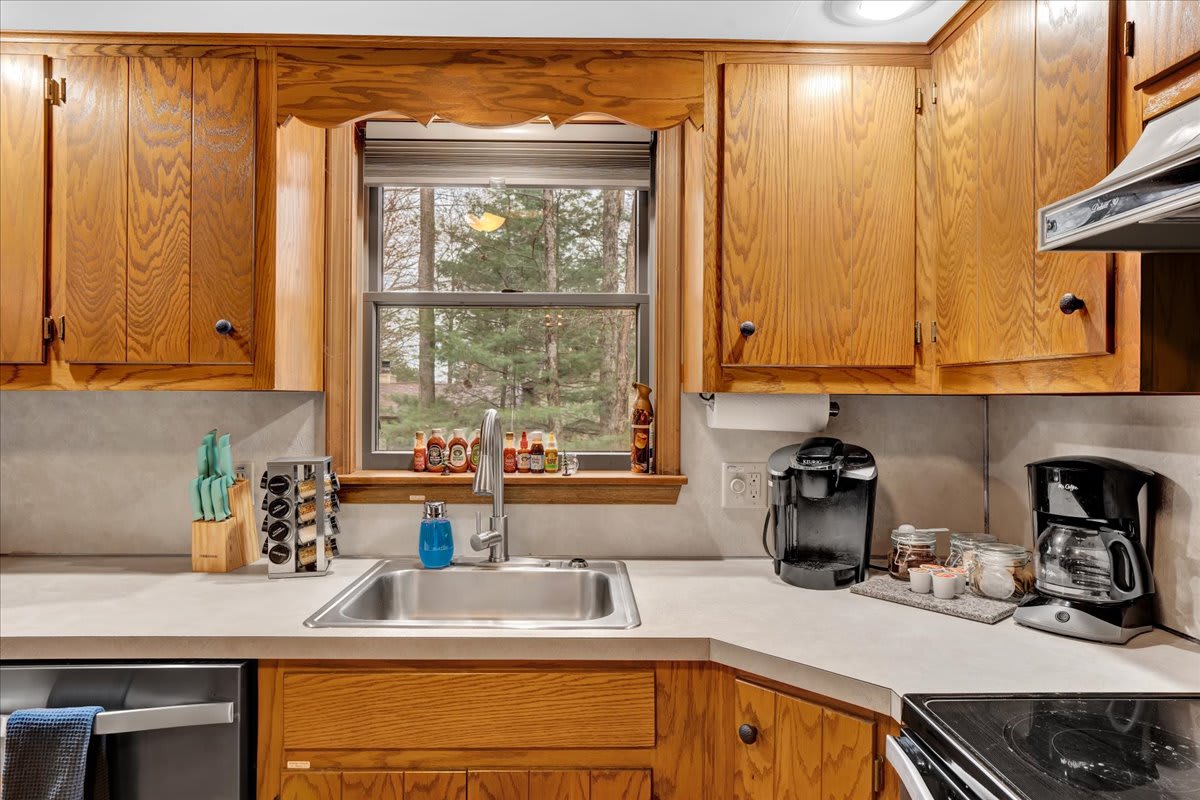 Rustic Kitchen Charm – A well-lit kitchen with a picturesque window view, complete with a coffee station and all the essentials for a comfortable stay.
