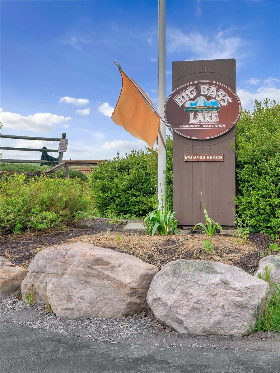 Emerald Pines Cabin | Lake Access | Hot Tub