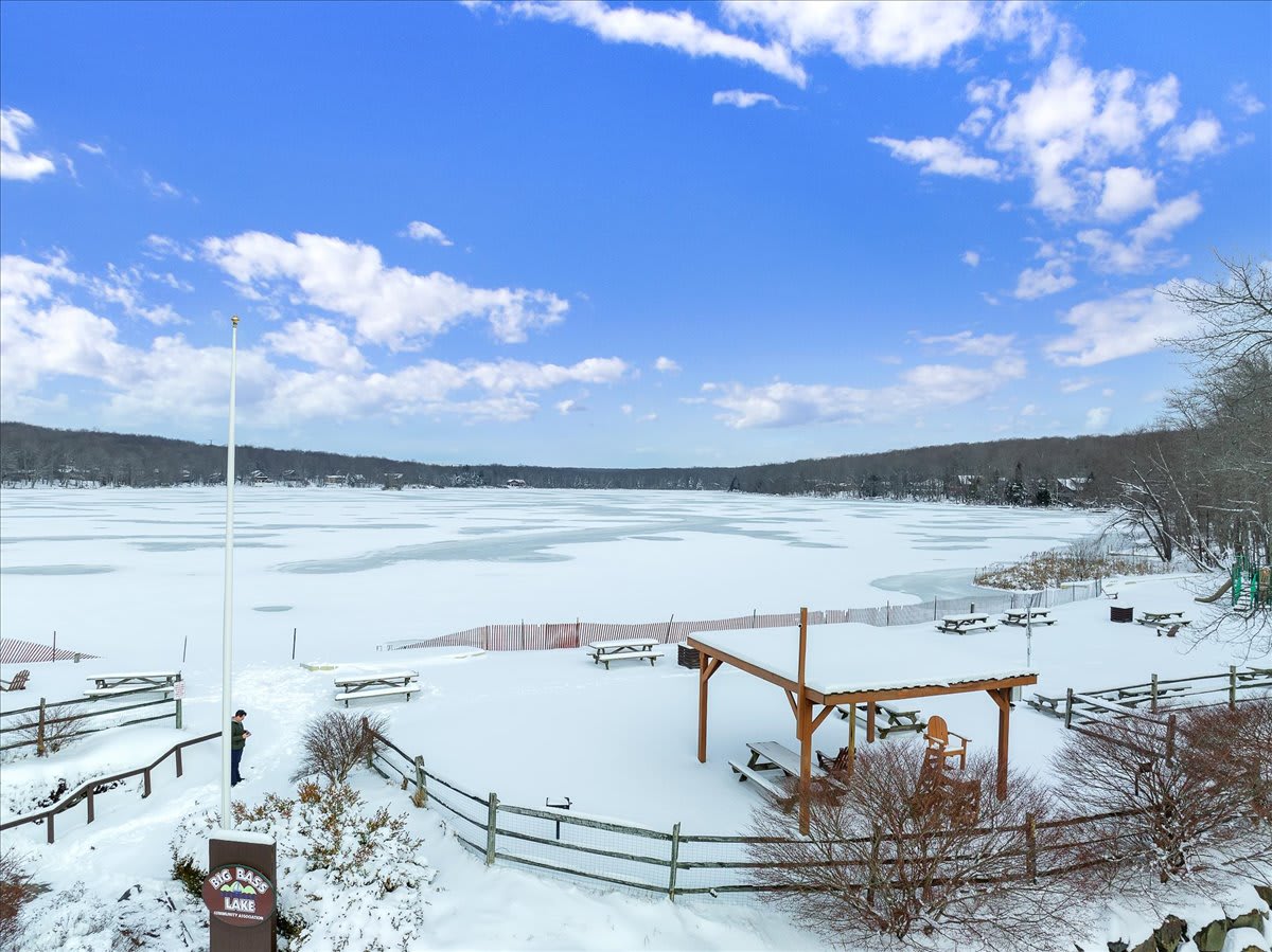 Emerald Pines Cabin | Lake Access | Hot Tub