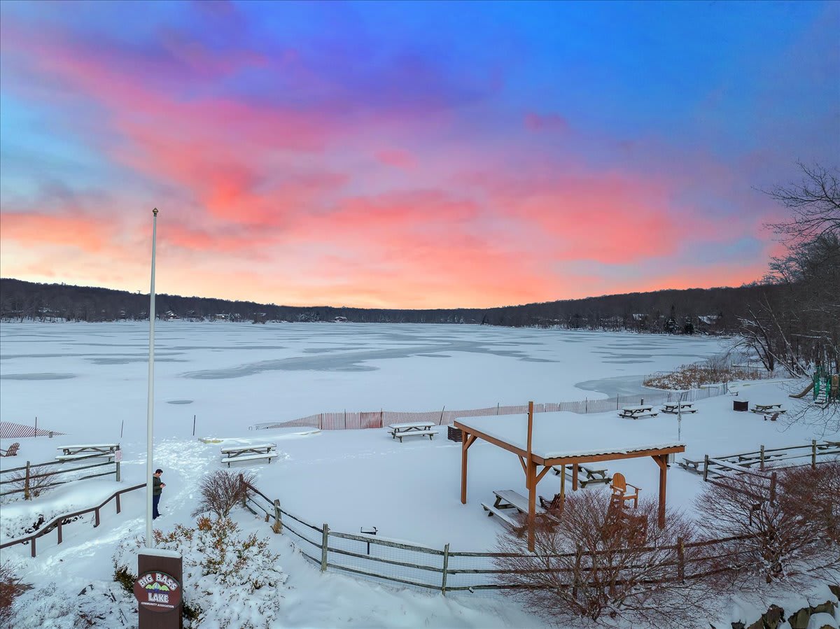 Emerald Pines Cabin | Lake Access | Hot Tub