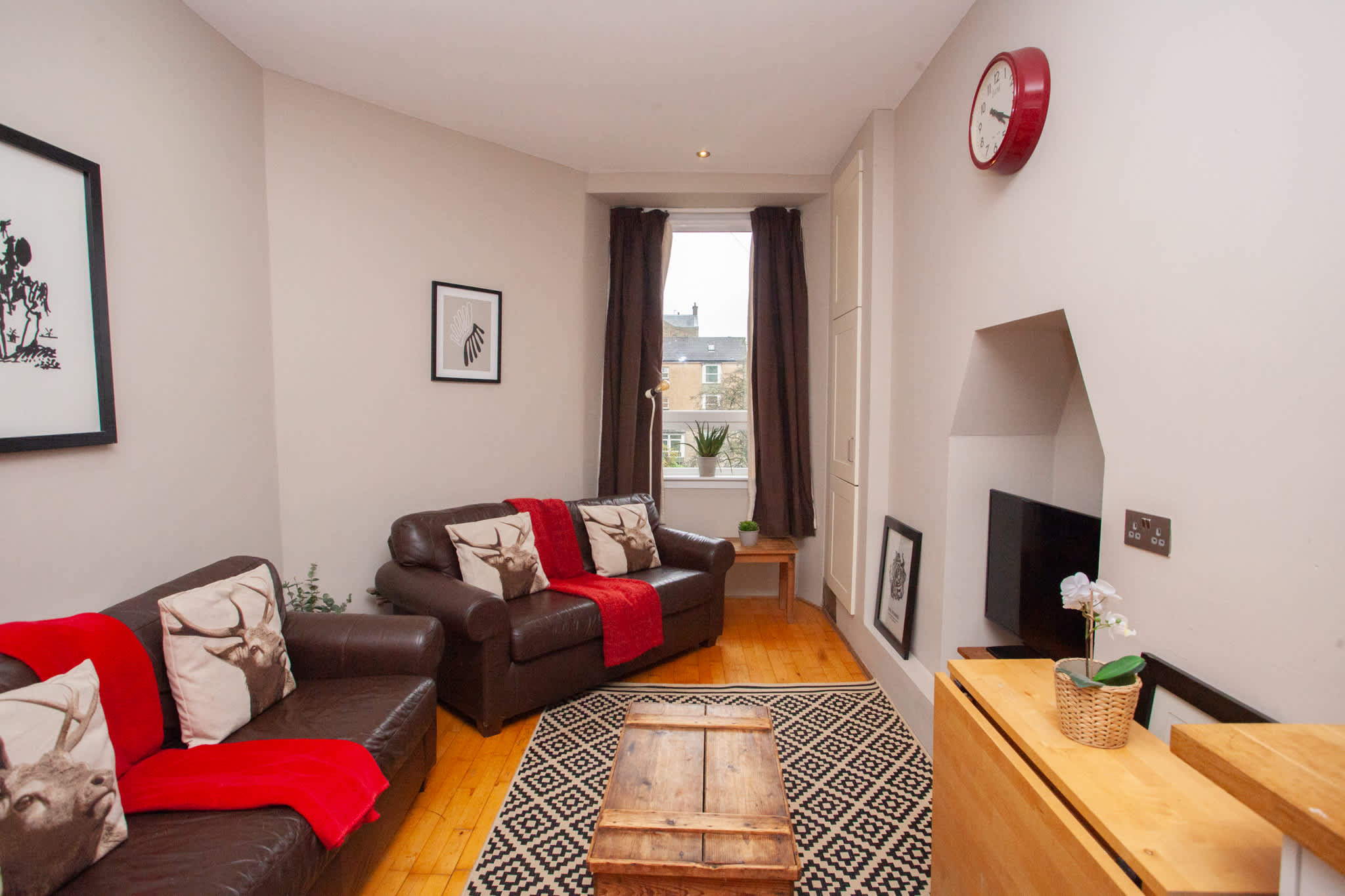 View Bright Flat Near Glasgow City Center in 51 Rose Street G3 6SF Bright Flat Near Glasgow City Center in 51 Rose Street G3 6SF - Property image 4 - VivreStays