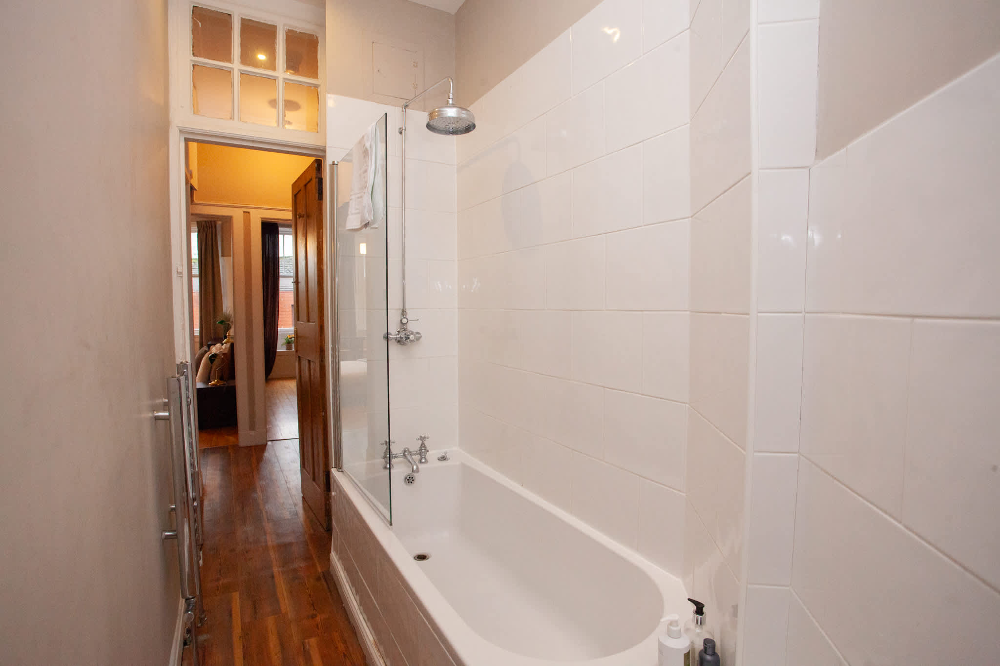 View Bright Flat Near Glasgow City Center in 51 Rose Street G3 6SF Bright Flat Near Glasgow City Center in 51 Rose Street G3 6SF - Property image 9 - VivreStays