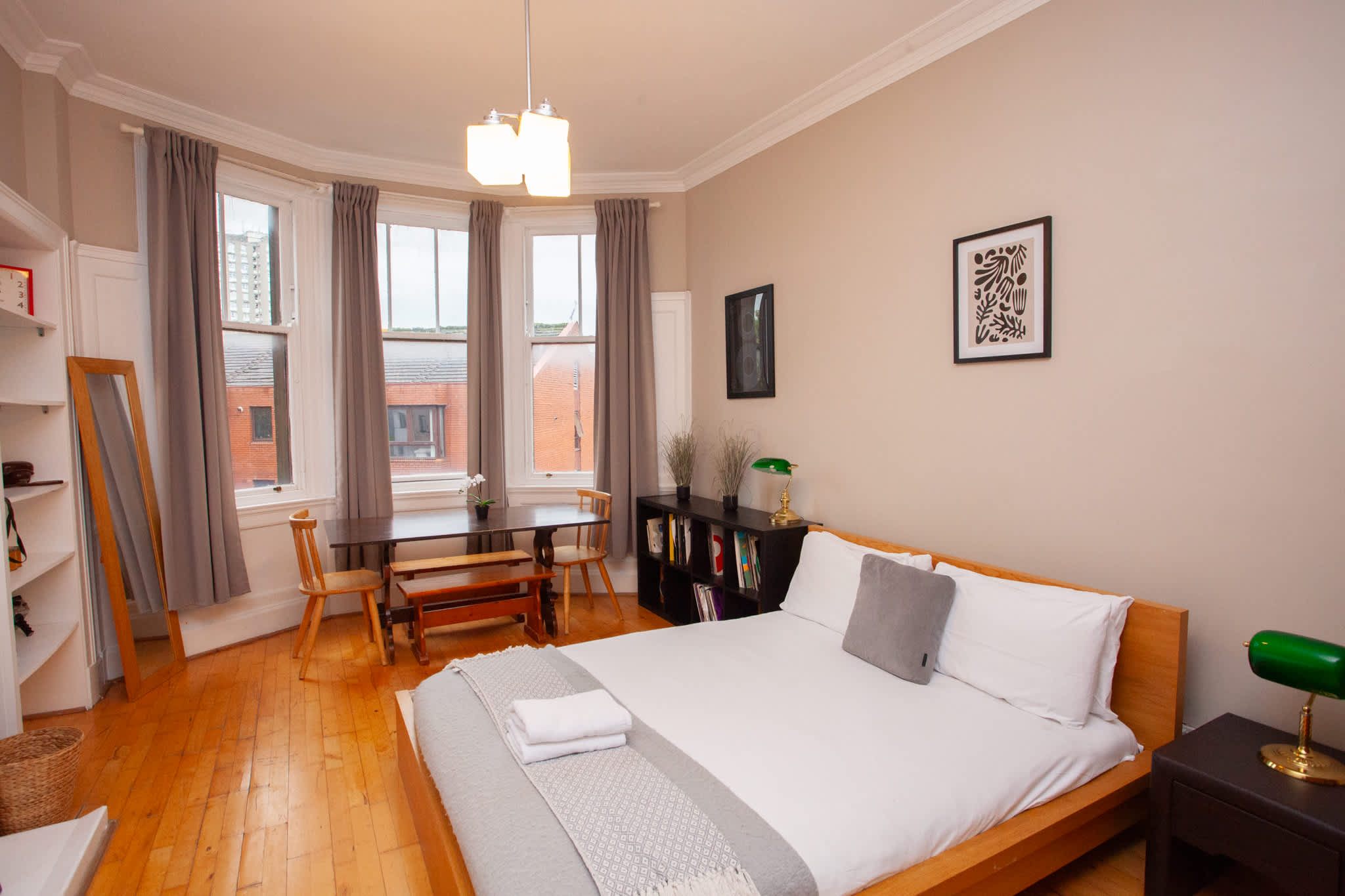 View Bright Flat Near Glasgow City Center in 51 Rose Street G3 6SF Bright Flat Near Glasgow City Center in 51 Rose Street G3 6SF - Property image 3 - VivreStays