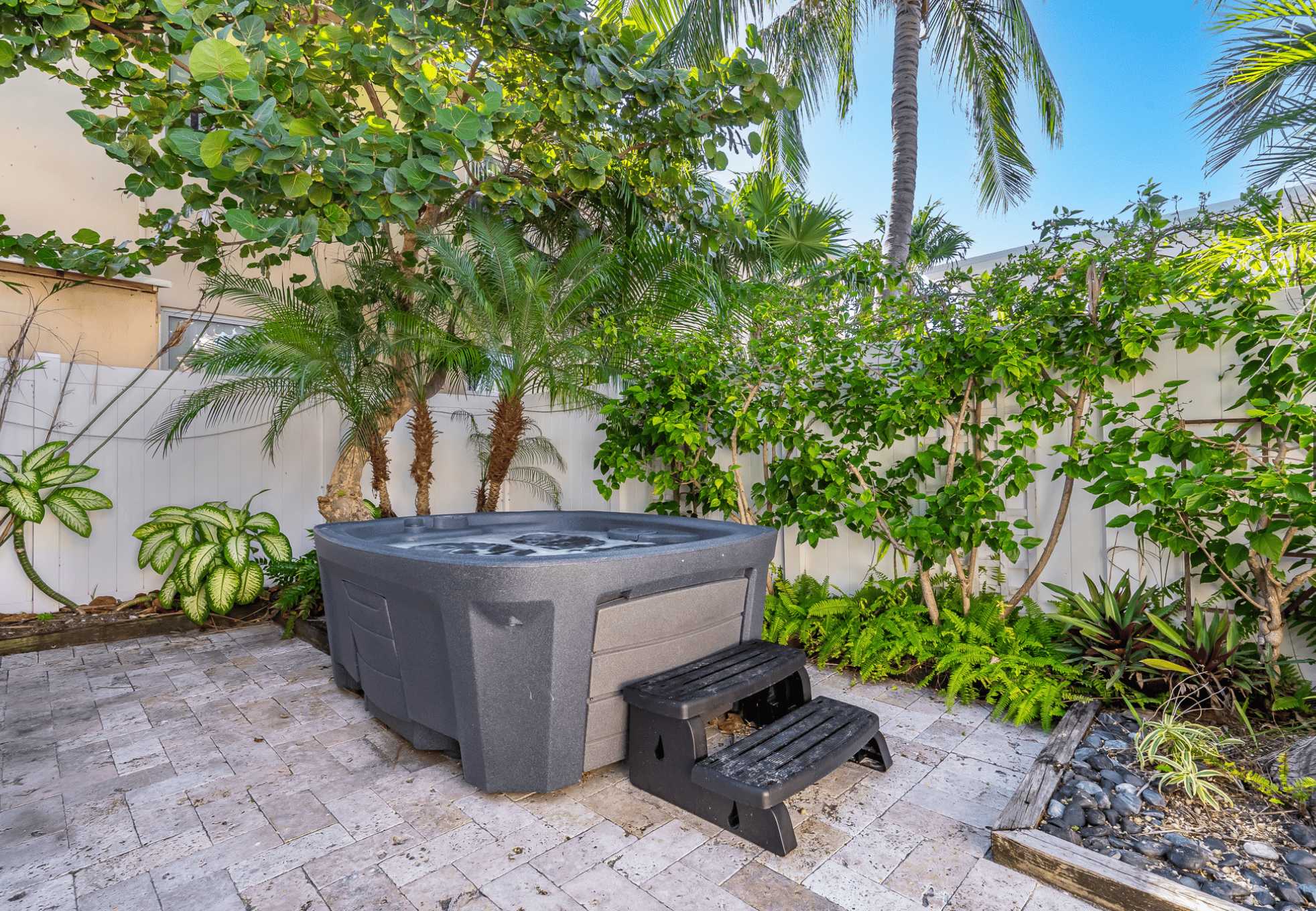 Southwinds Beach House • Jacuzzi • Sleeps 8