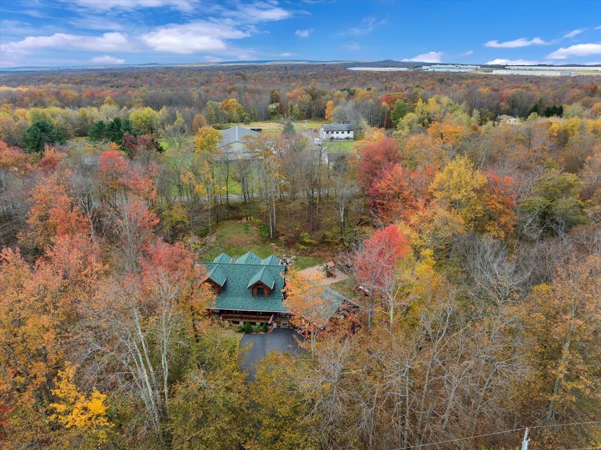 Pocono Log Cabin |Gold Star Community |
